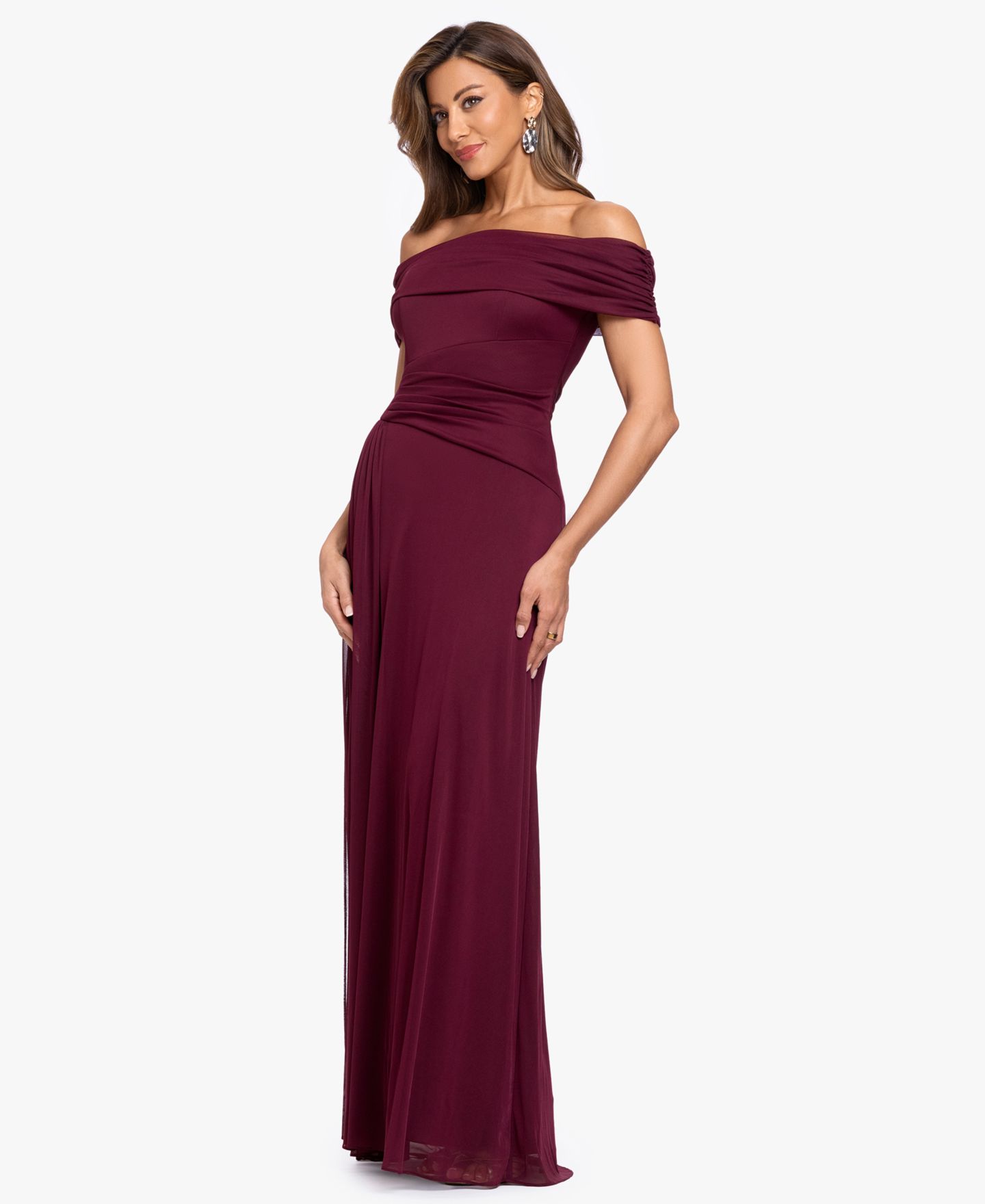 Женское платье XSCAPE Off-the-Shoulder Ruched Gown, цвет: Винный — фото 4