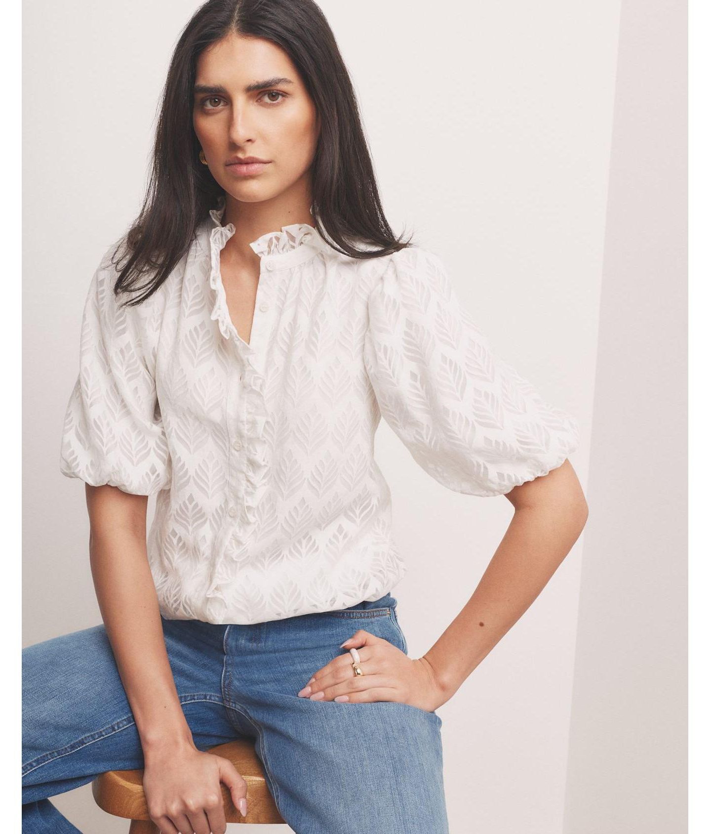 Женская блузка Mint Velvet Short Puff Sleeve Jacquard Ruffle-Trim, цвет: Белый — фото 5