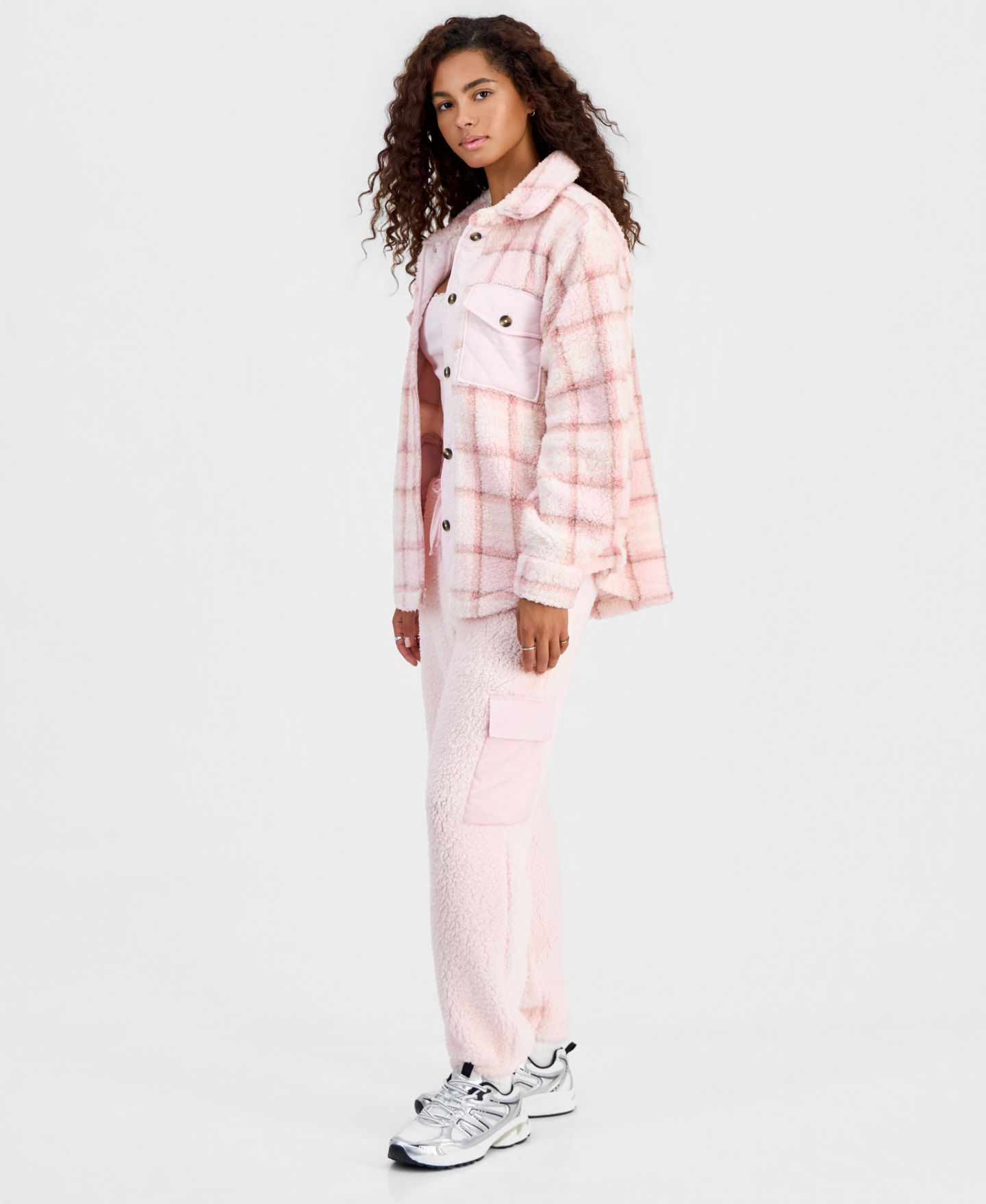 Женские брюки Hippie Rose Juniors' Sherpa Cargo Mid-Rise, цвет: Ballet Slipper — фото 3