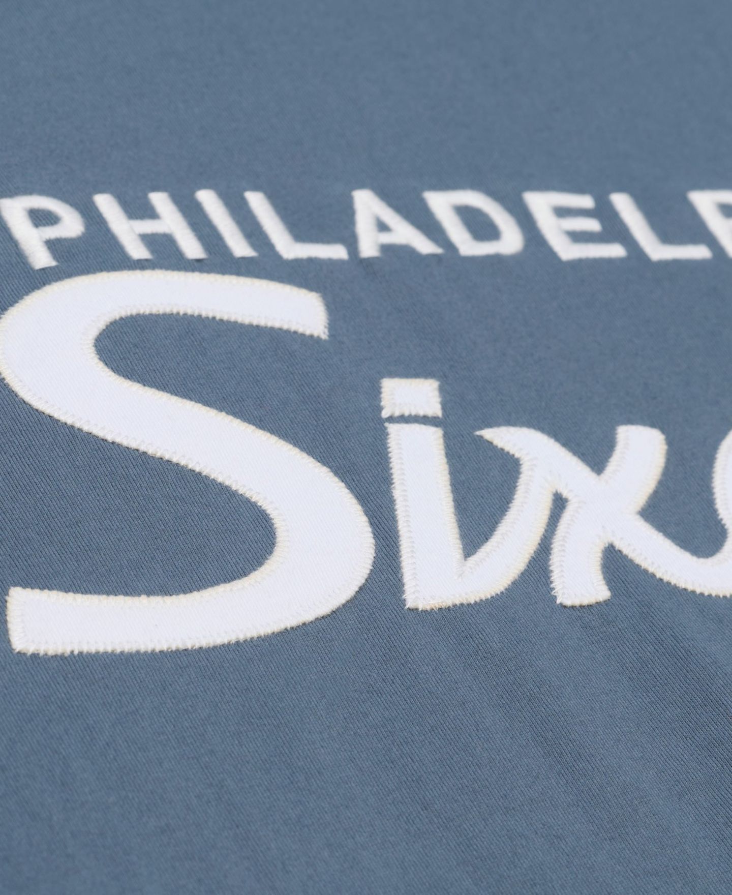Мужская футболка Mitchell & Ness Gray Philadelphia 76ers Thunderstorm Short Sleeve — фото 3