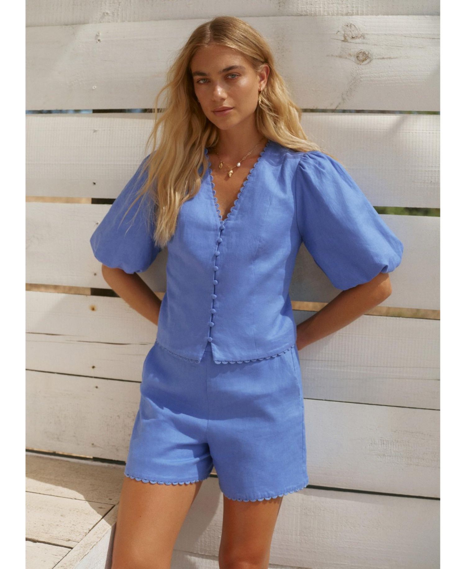 Women's V-Neck Short Puff-Sleeve Scalloped Edge Blouse