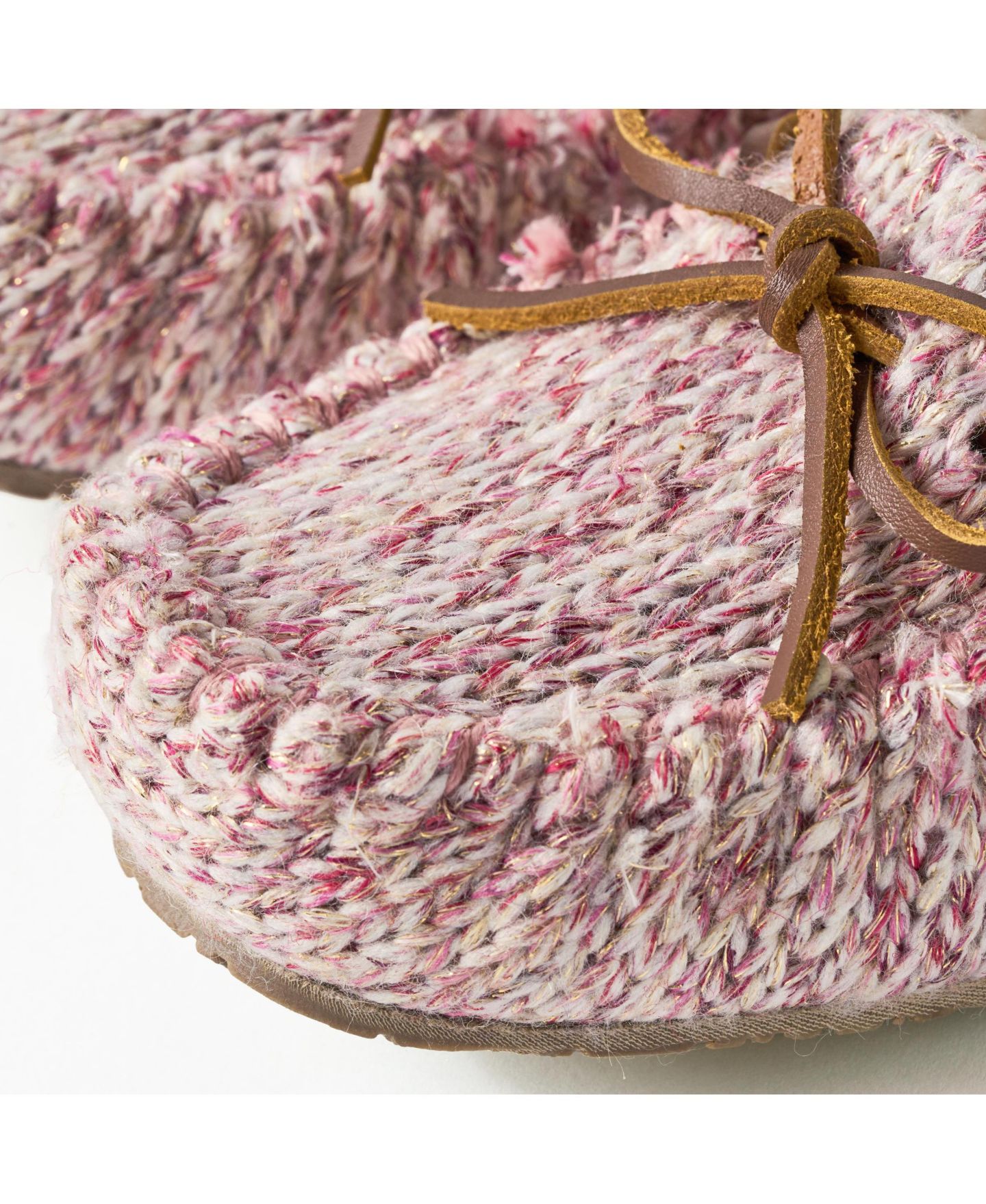 Женские тапочки Minnetonka Comfy Moc Sparkle Knit Slippers, цвет: Розовый — фото 5