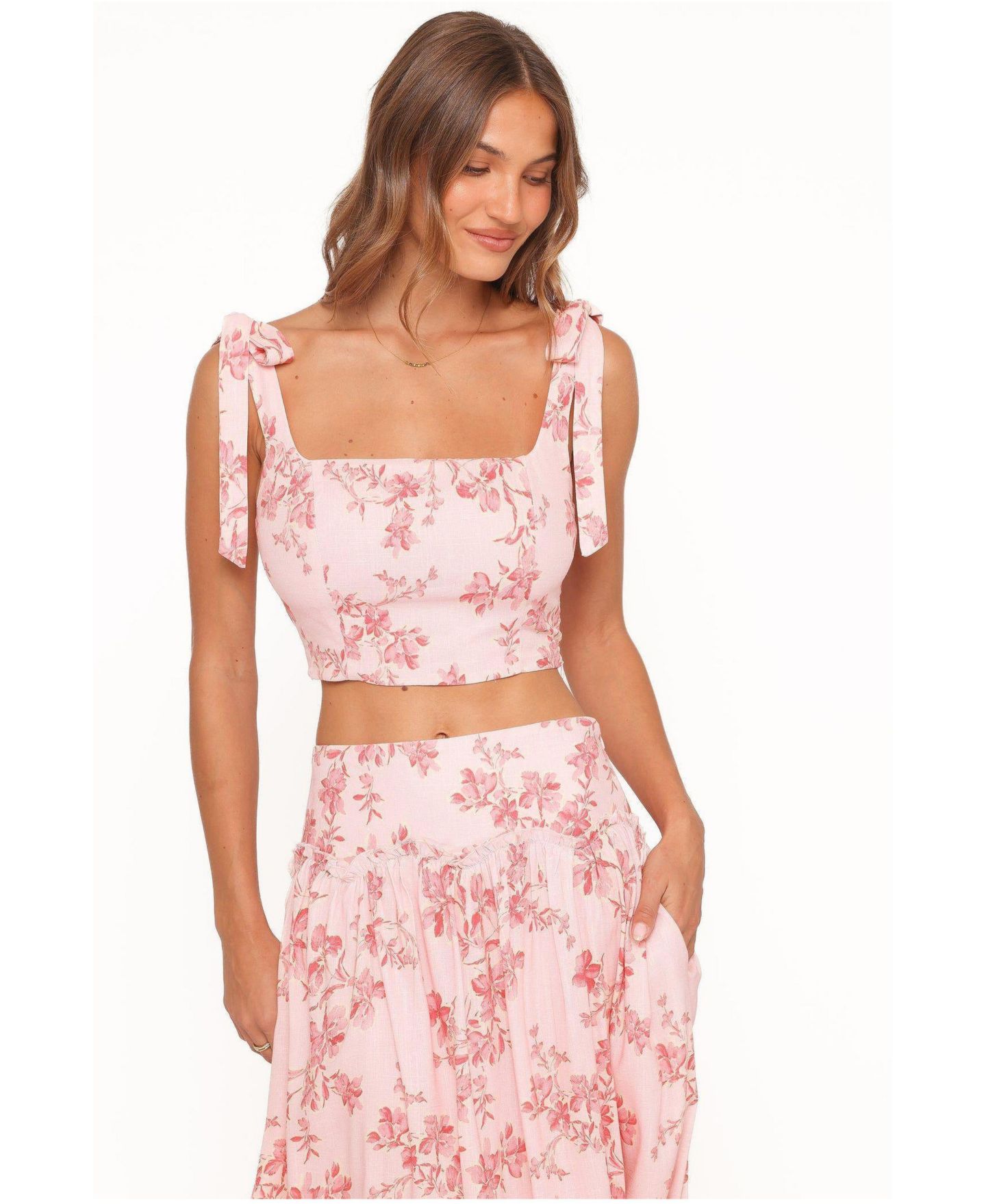 Женский топ Petal and Pup Tyler Tie Shoulder Square Neck Crop, цвет: Розовый с принтом — фото 1