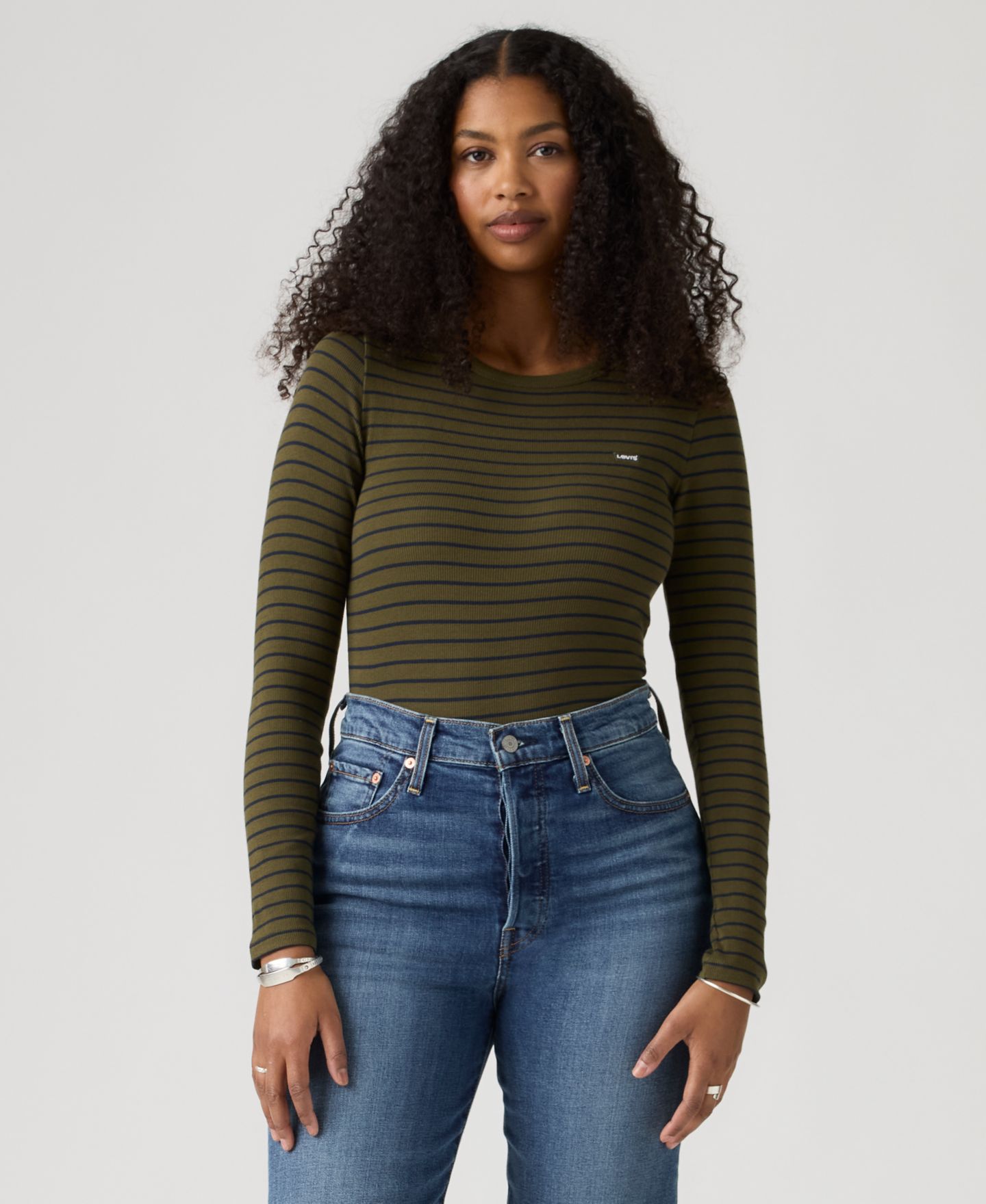 Женская футболка Levi's Hayes Long-Sleeve T-Shirt, цвет: Полосатый оливковый ночной — фото 2