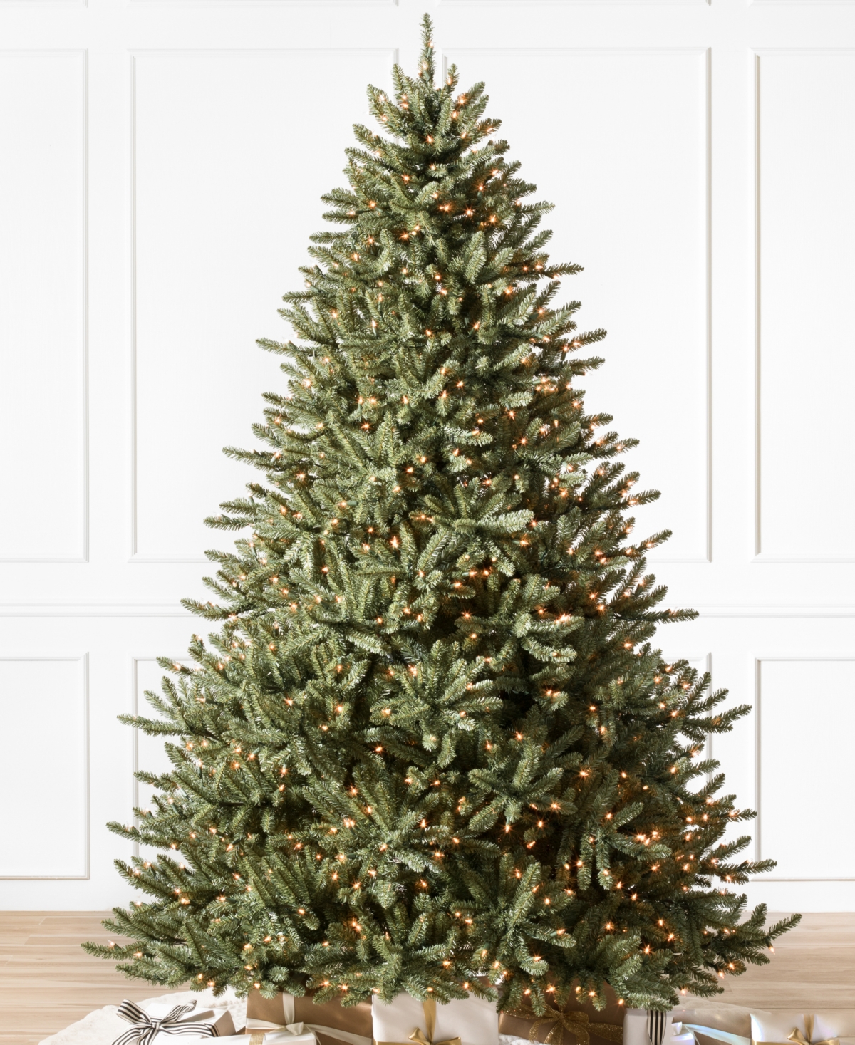 Balsam Hill 9 ft Pre-Lit Classic Spruce Tree