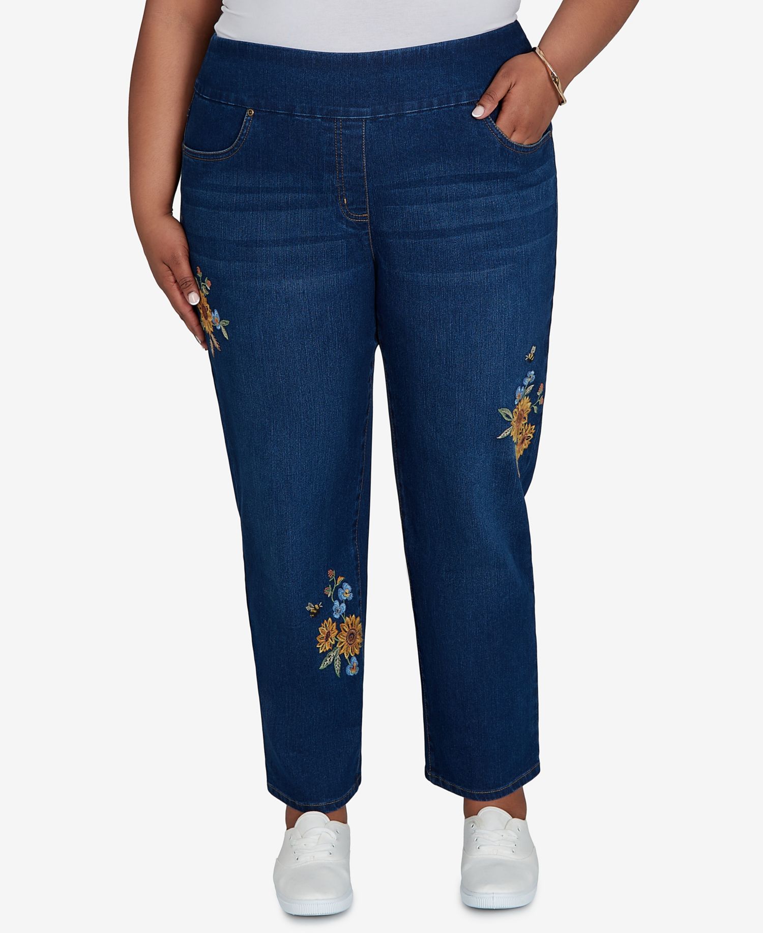 Plus Size Pull-On Cropped Denim Pants