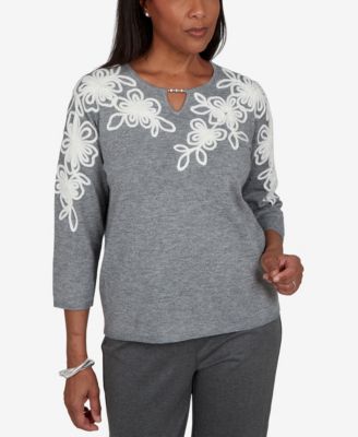 Women's Floral Embroidery Keyhole 3/4-Sleeve Sweater