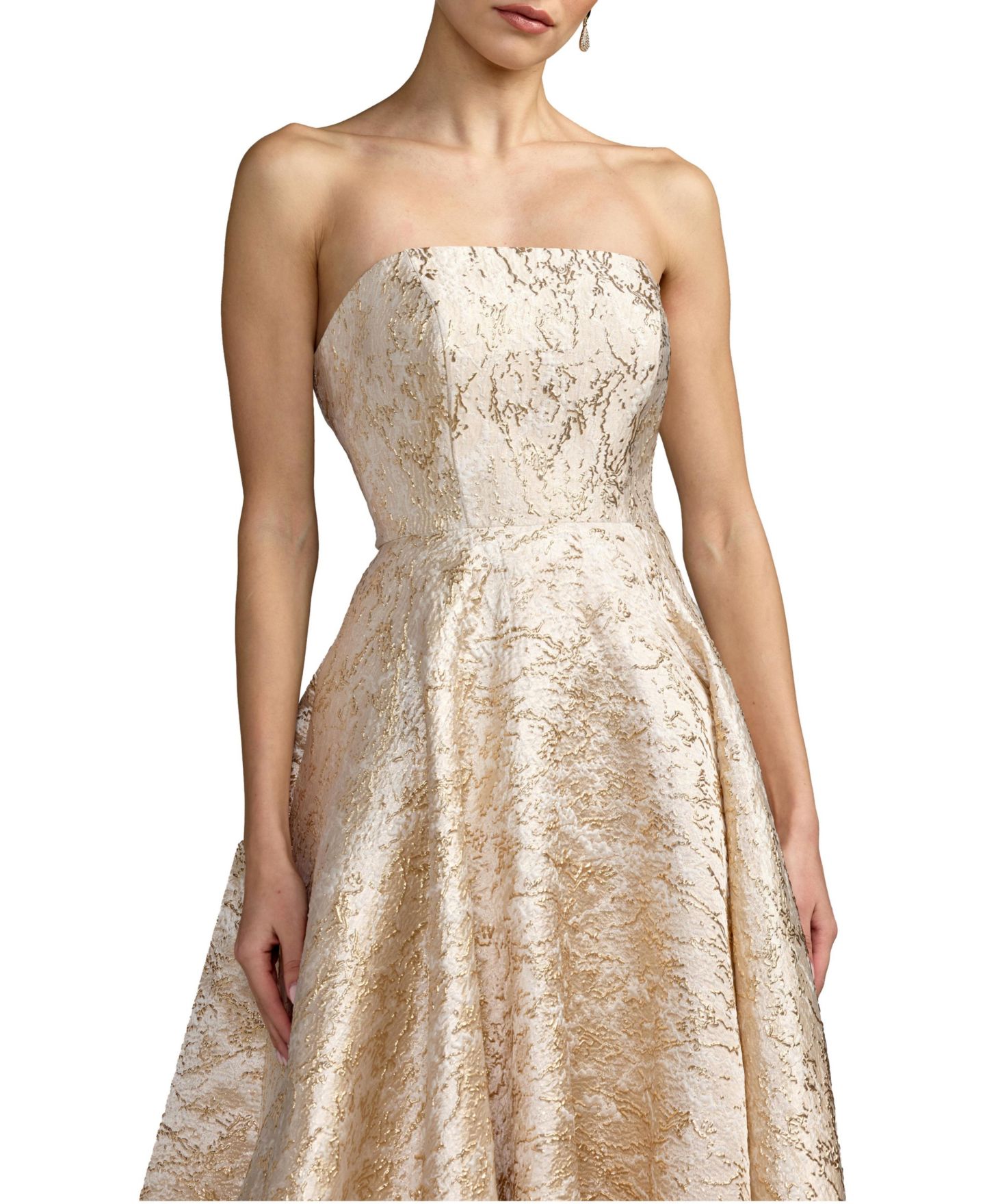 Женское платье Mac Duggal Strapless Metallic Brocade Ball Gown, цвет: Шампань золотой — фото 3