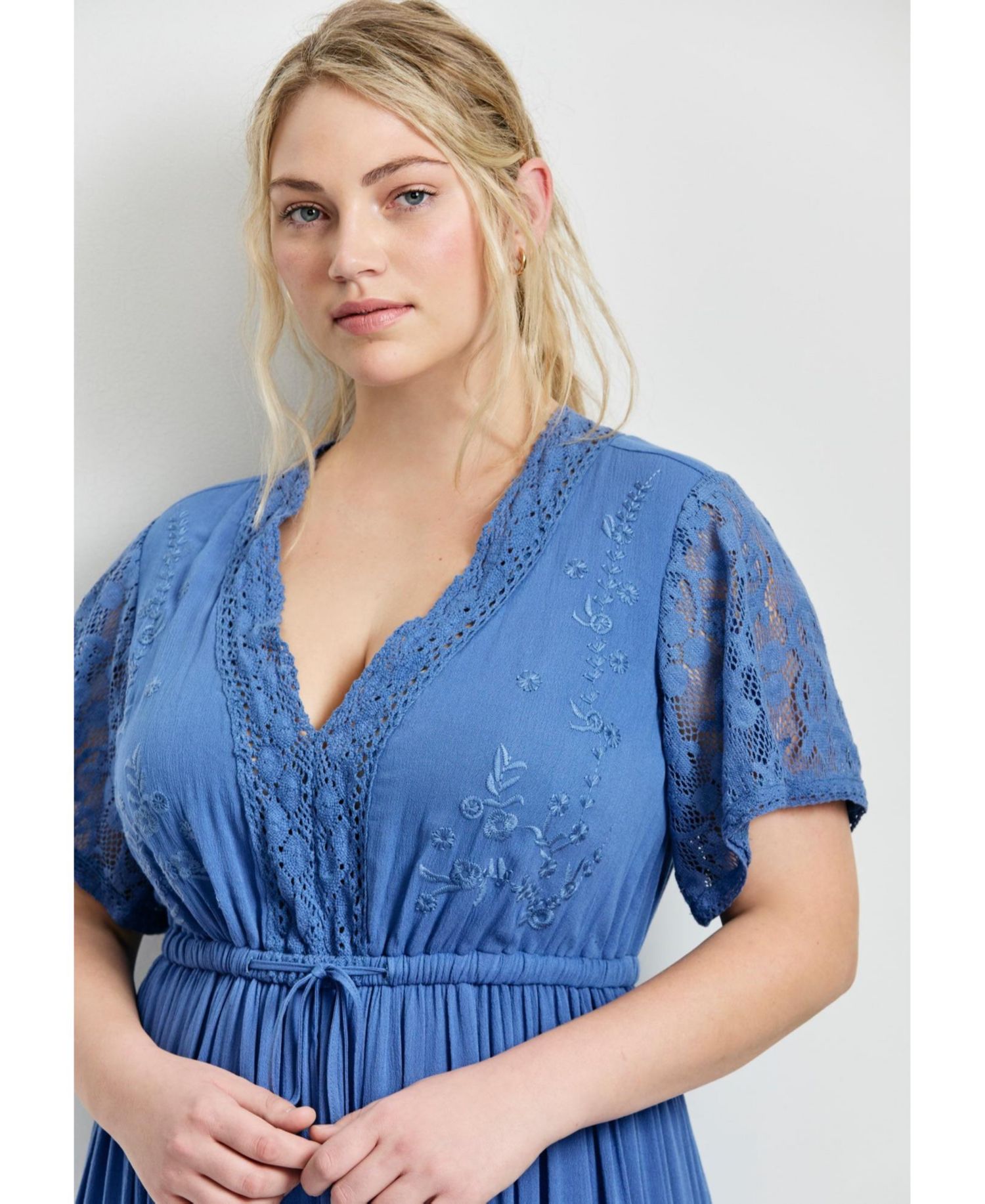 Women's Plus Size Raven Lace Maxi Dress