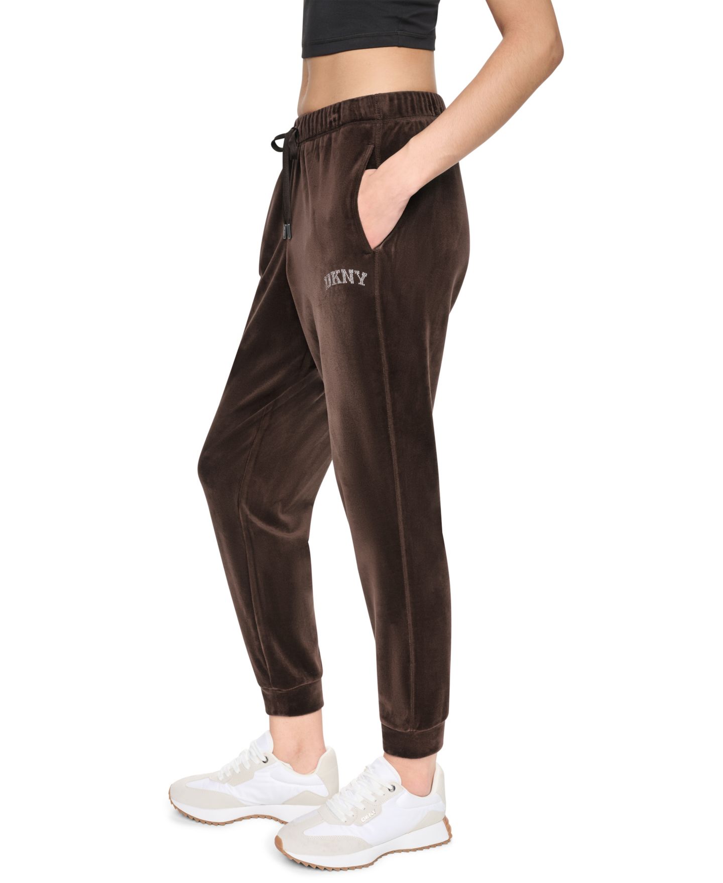 Женские брюки DKNY Sport Mid-Rise Super-Soft Velour Rhinestone Logo Jogger, цвет: Чёрный — фото 9