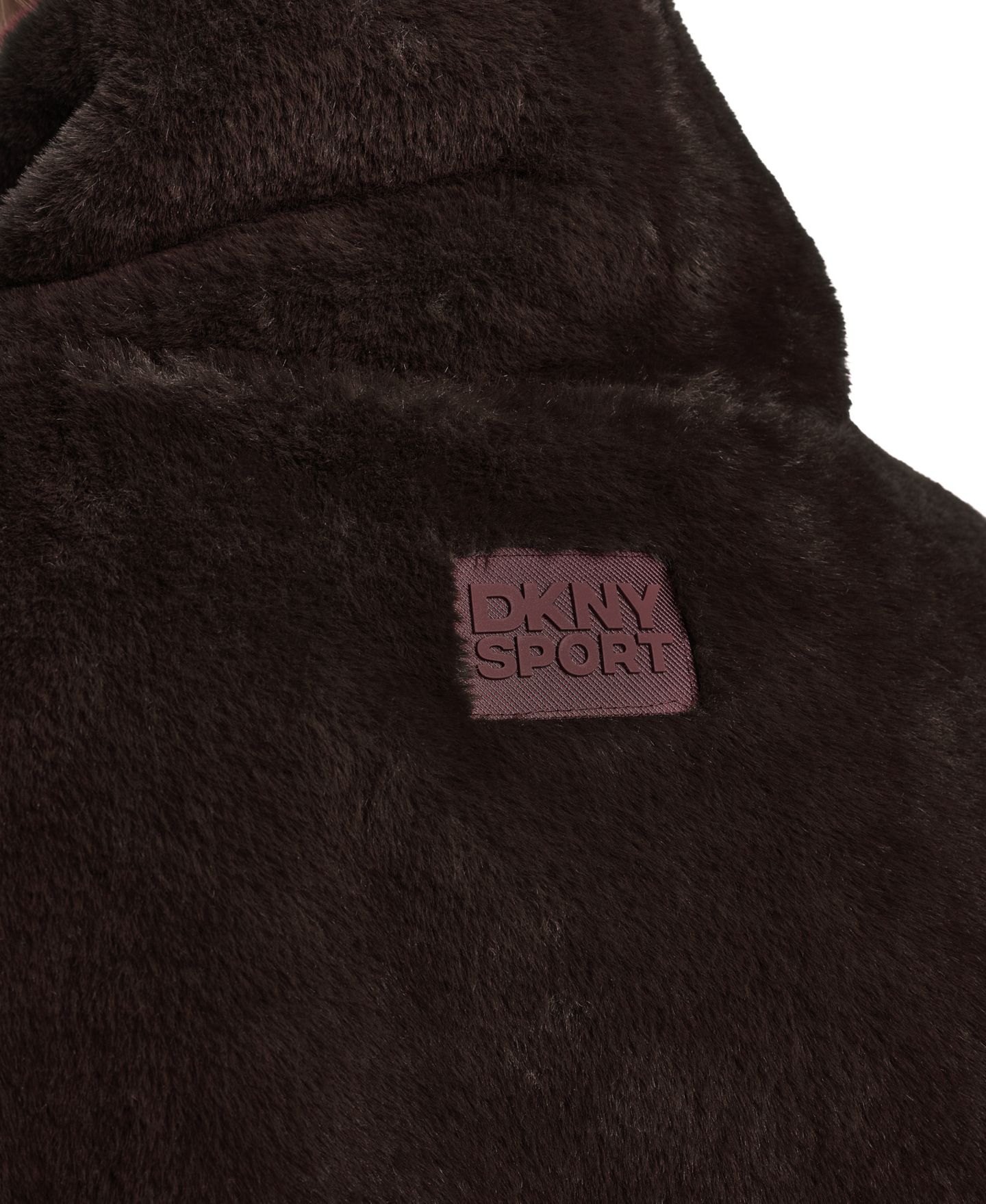 Женский жилет DKNY Sport Mock-Neck Ribbed-Knit Hem Faux Fur Vest, цвет: Чёрный — фото 21