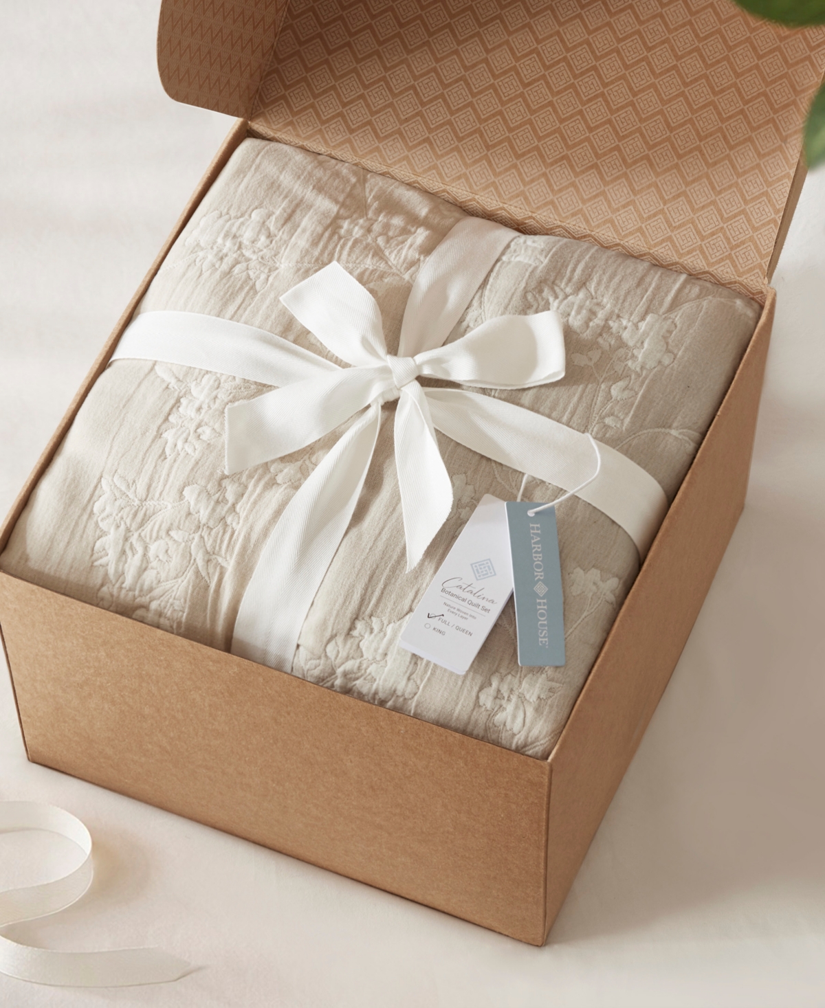 Harbor House Catalina Botanical Cotton Gauze Jacquard 3-Piece Quilt Set