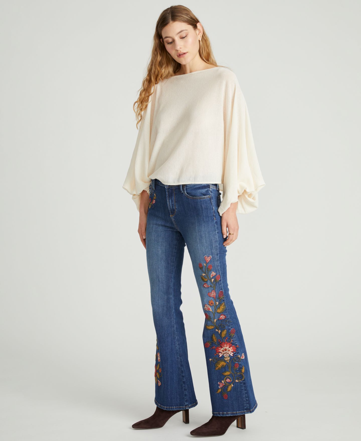 Женские джинсы Driftwood Farrah Flare Embroidered, цвет: Тёмная варка — фото 3