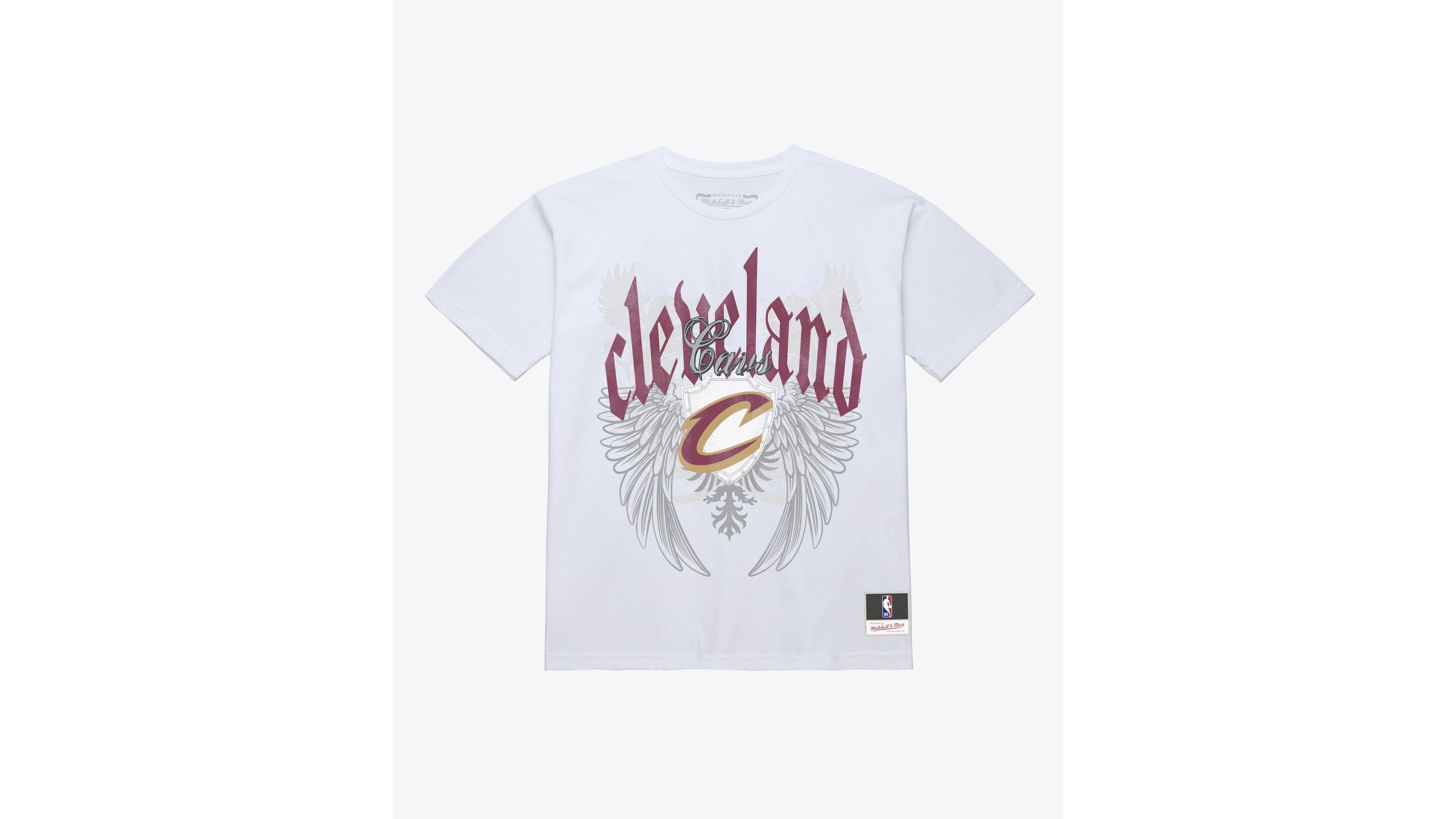 Mitchell & Ness Men's Cleveland Cavaliers Old English Graphic Crewneck T-Shirt