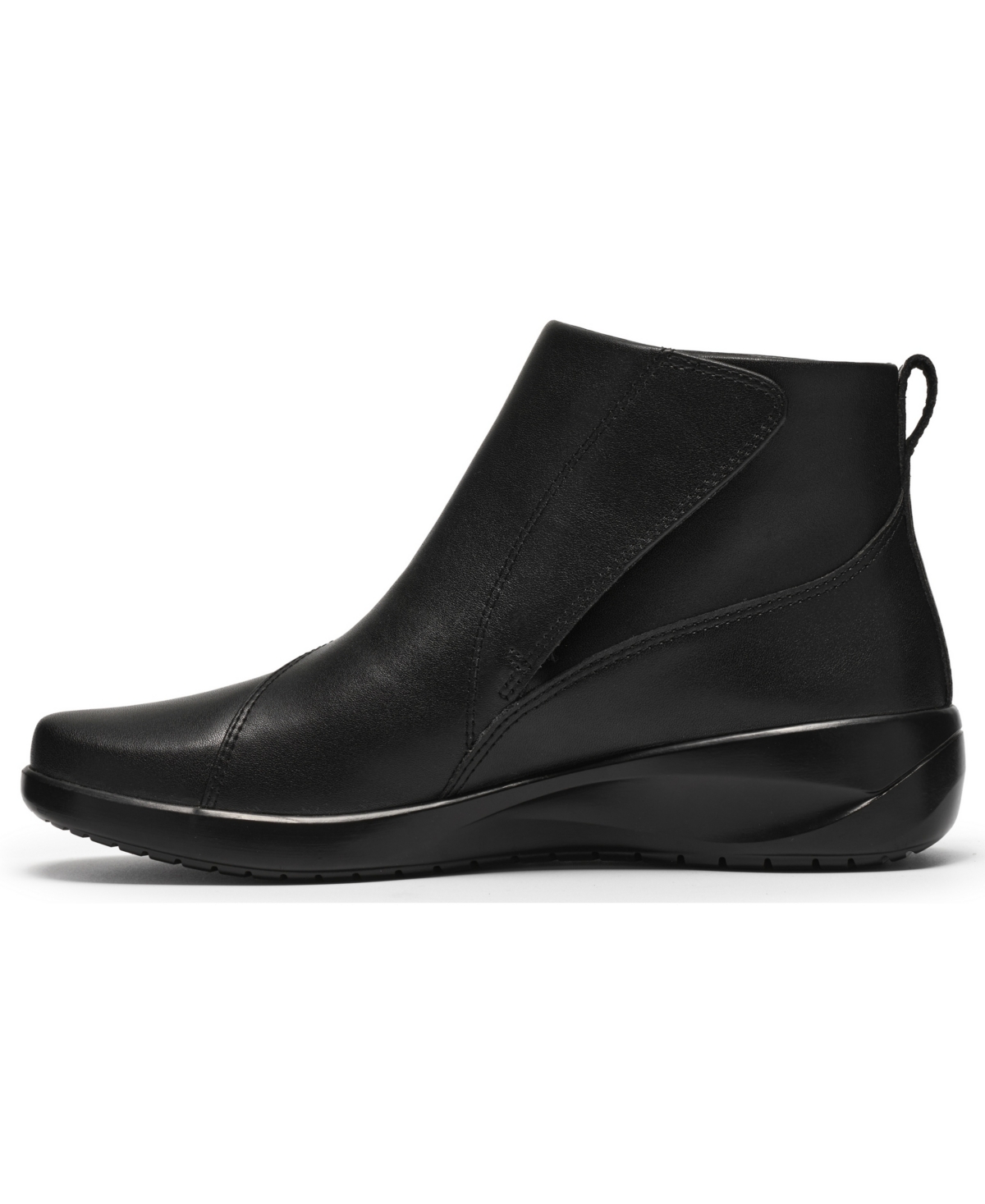 Clarks Women's Kaetlyn Flow Round Toe Booties