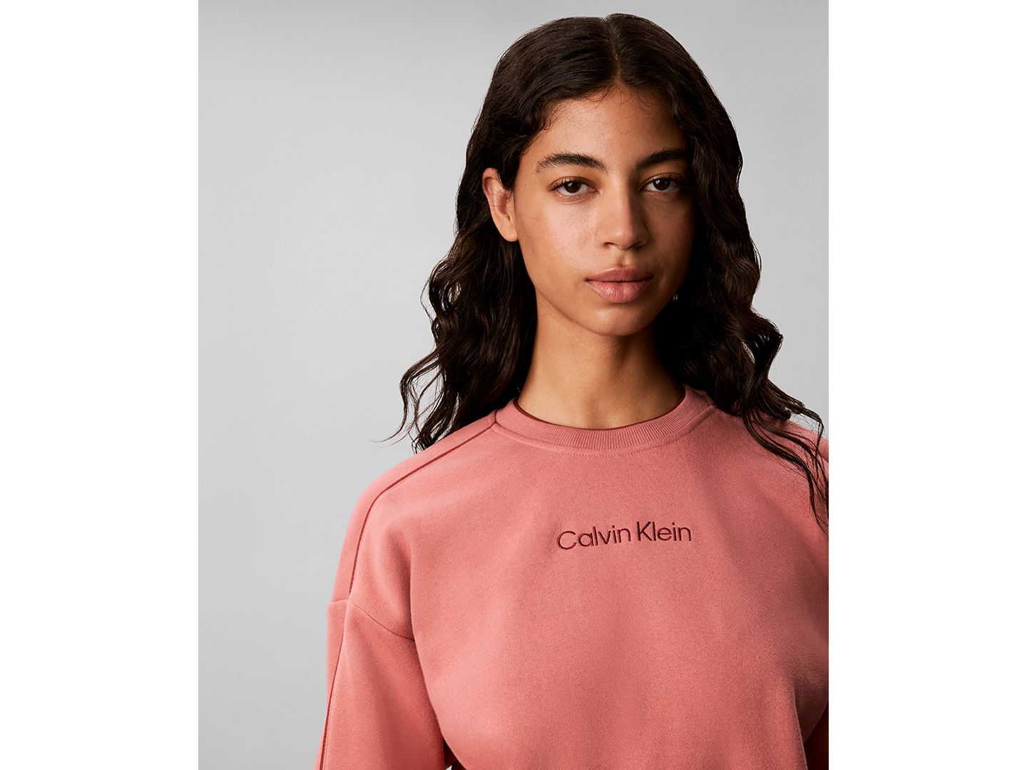 Женская толстовка Calvin Klein Performance Piped Crew Long-Sleeve Sweatshirt, цвет: Розовый — фото 4