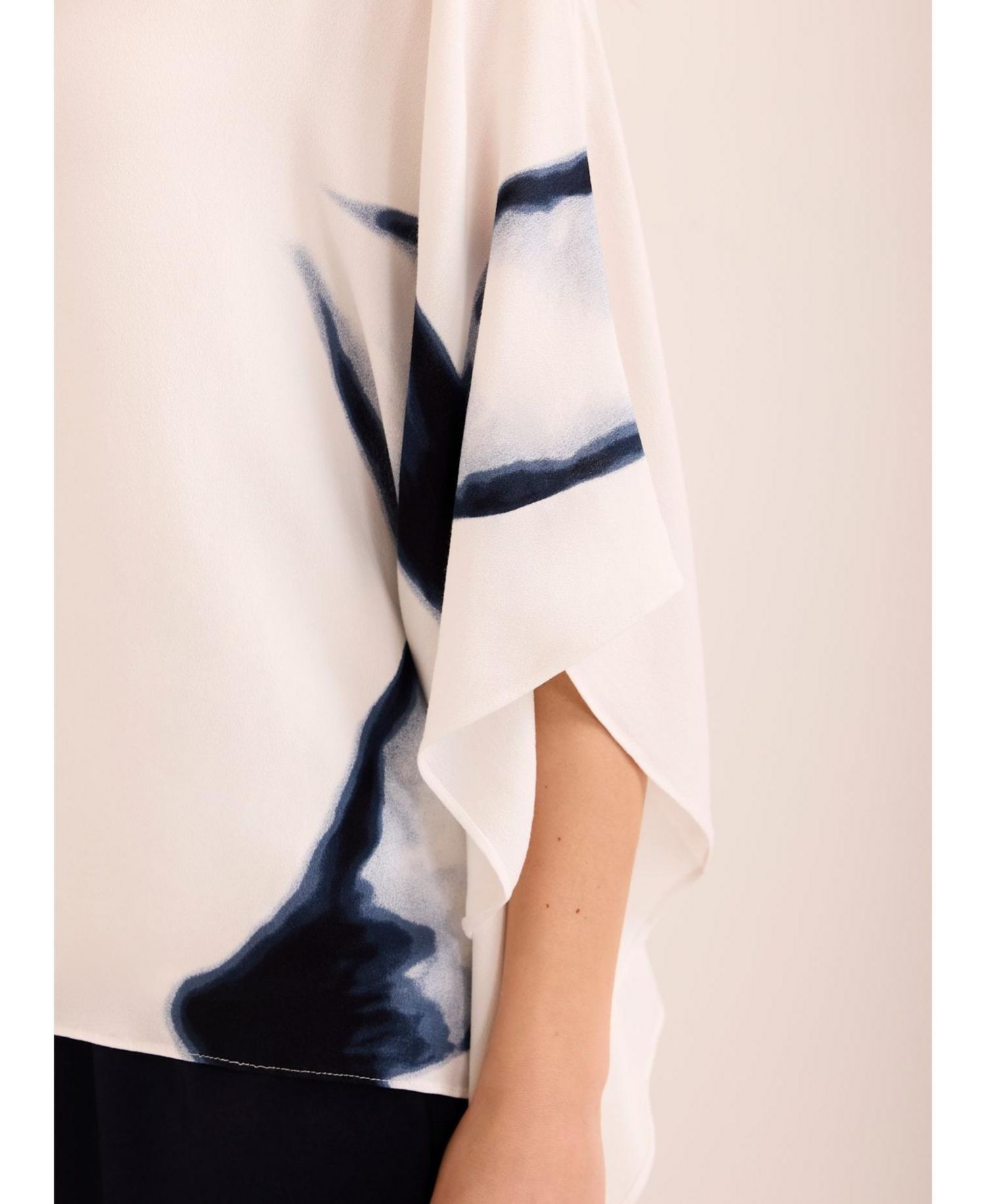Women's Print Short-Batwing Blouse