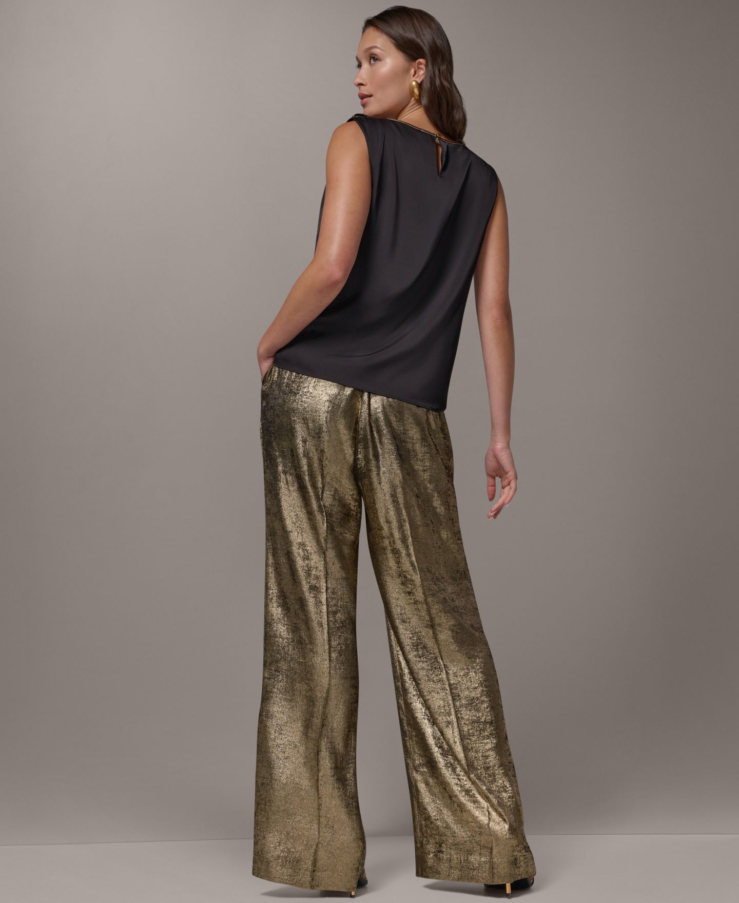 Женская атласная блузка Donna Karan New York с вырезом-лодочкой, для невысоких, цвет: Чёрный / Золотой — фото 11