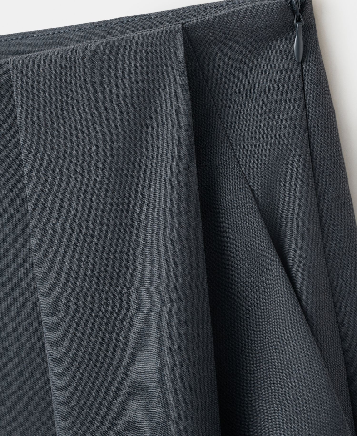 Women's Straight-Fit Pleated Pants