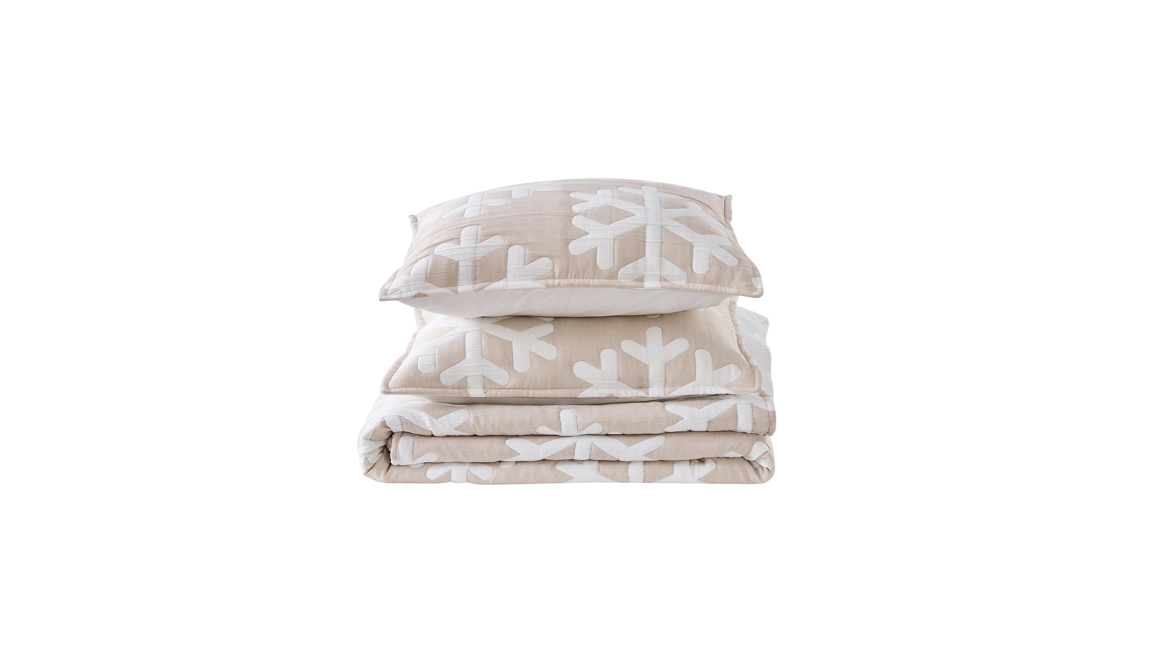 Linery & Co. Winter-Themed Snowflake Matelasse Quilt Set with Shams