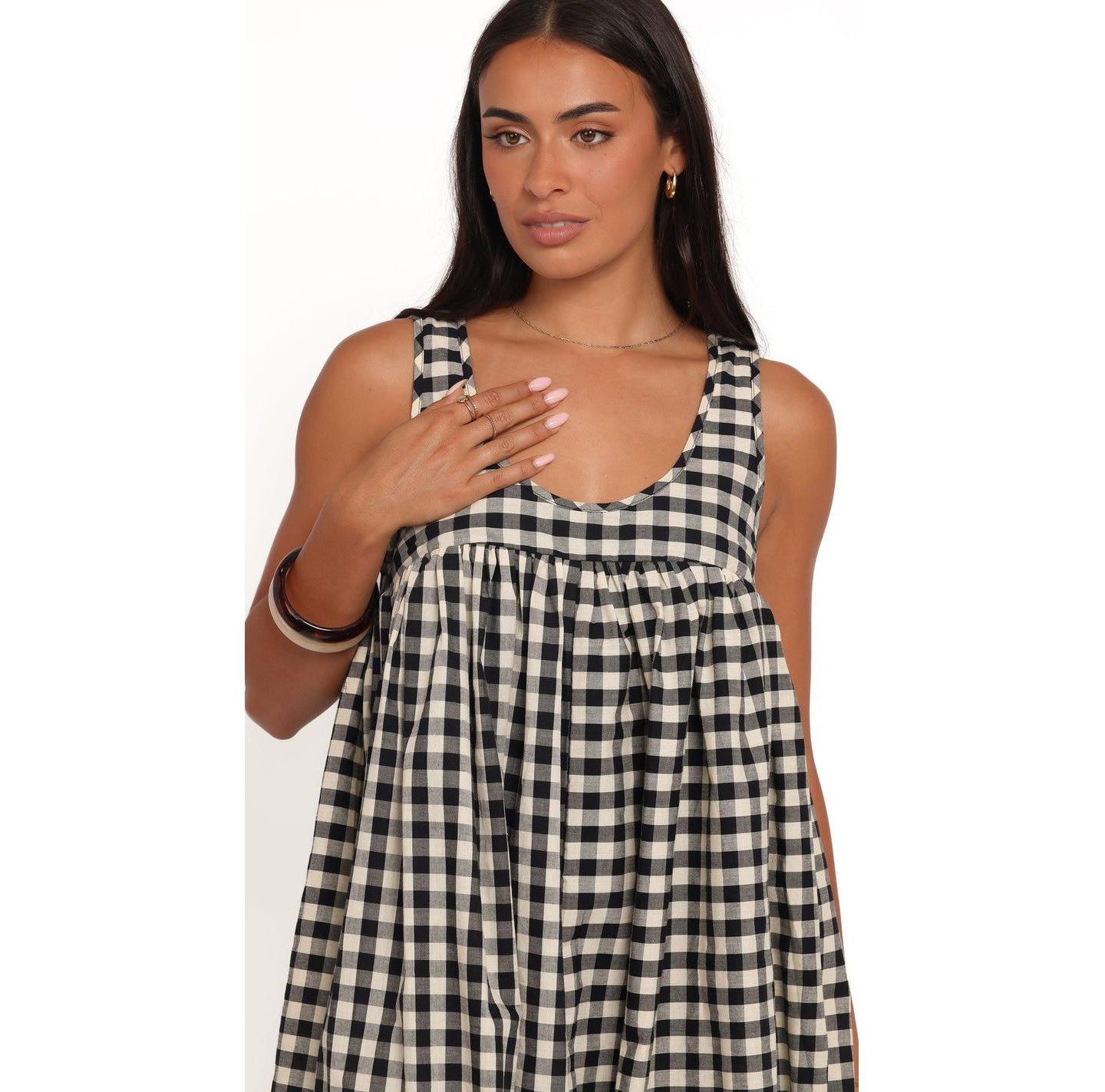 Женское платье Petal and Pup Atria Gingham Scoop-Neck Mini, цвет: Чёрный кремовый в мелкую клетку — фото 4
