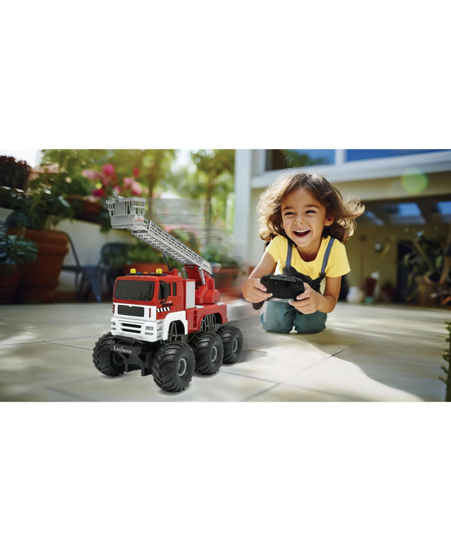 Детская игрушка Lexibook 1:24 Scale Crosslander Pro Remote-Controlled Light Effects RC Fire Truck — фото 3