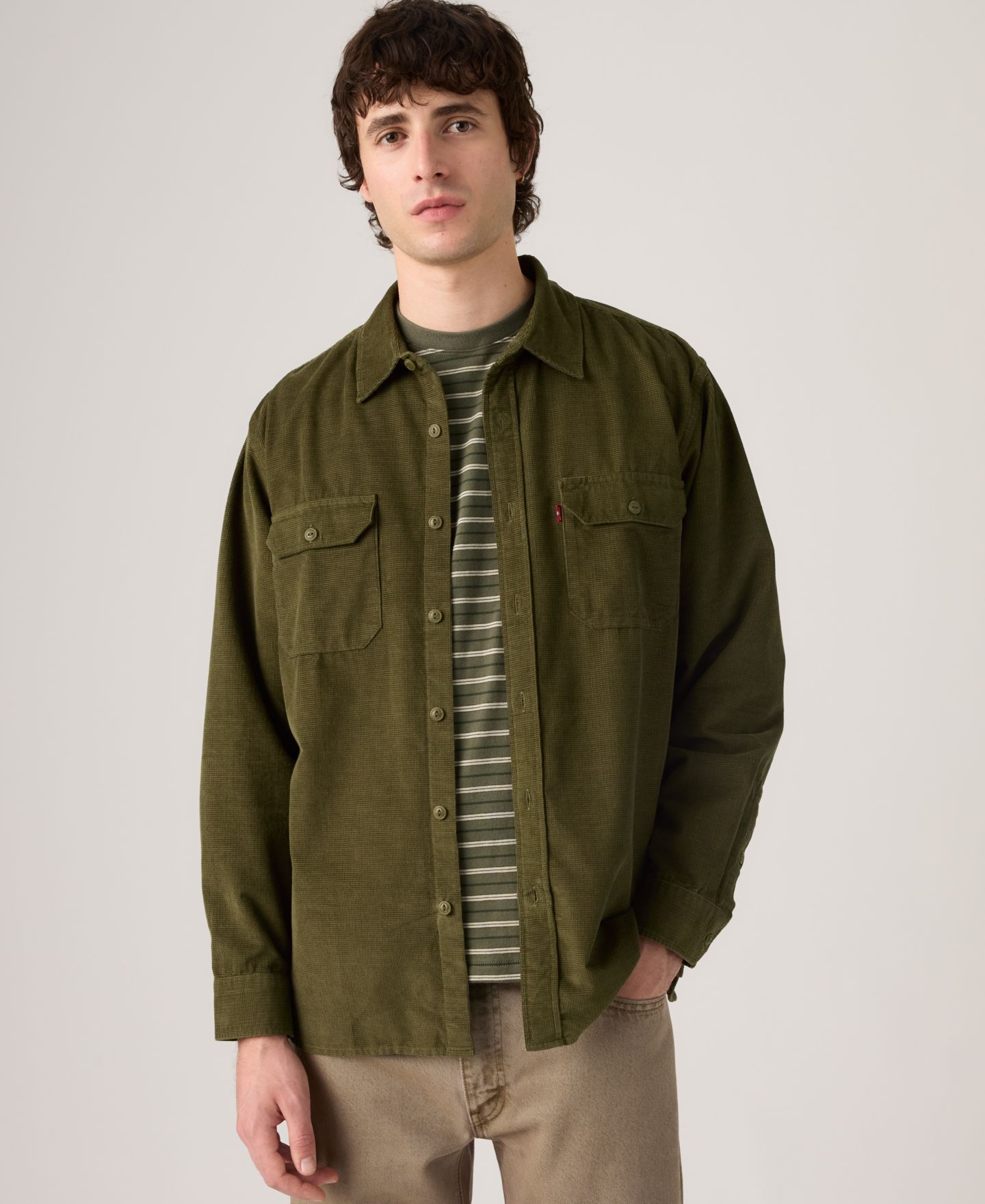 Мужская рубашка Levi's Jackson Worker Corduroy Long-Sleeve Regular-Fit Overshirt, цвет: Оливковый ночной — фото 2
