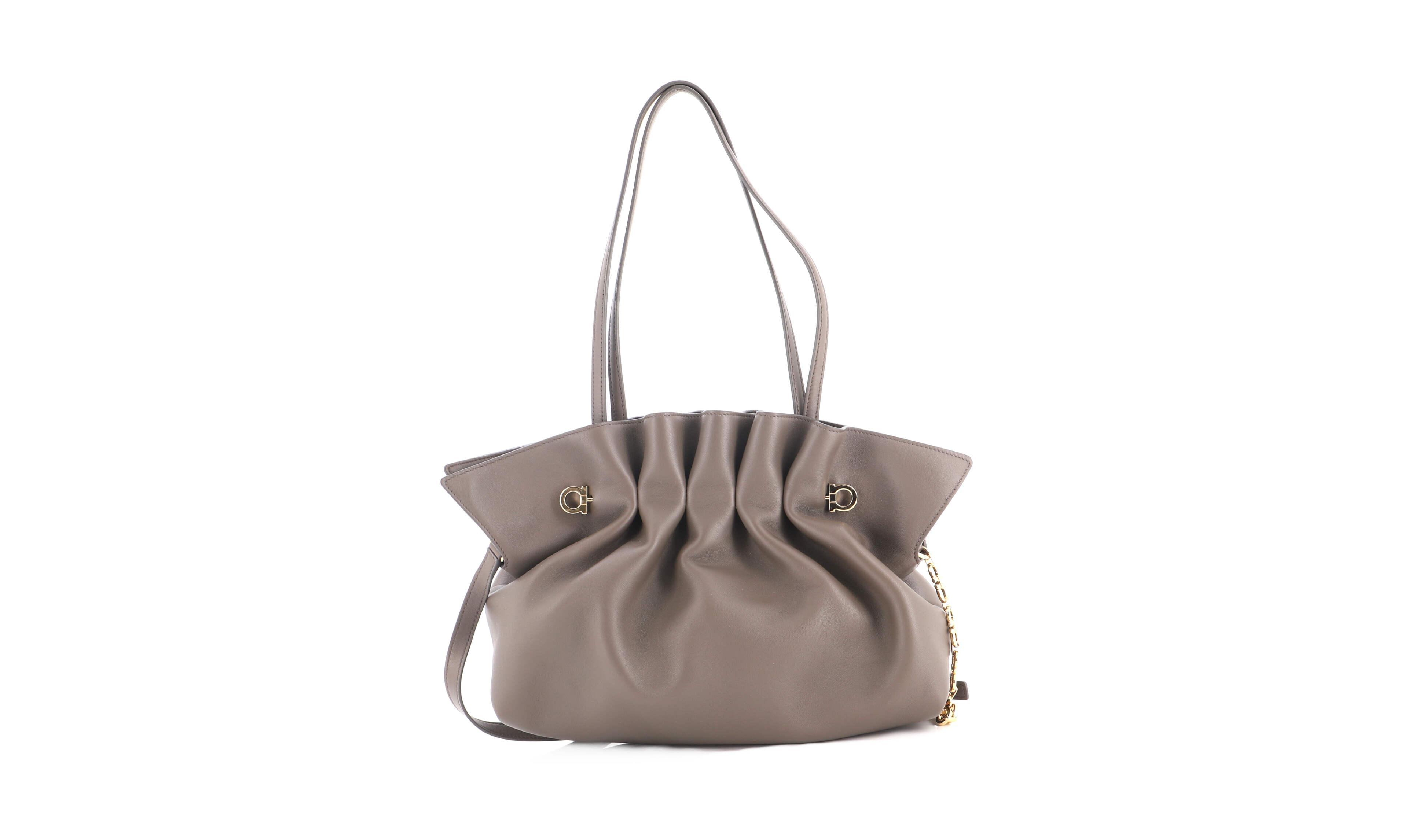 Pre-Owned Salvatore Ferragamo Medium Dumpling Gancio Pin Soft Bag Leather