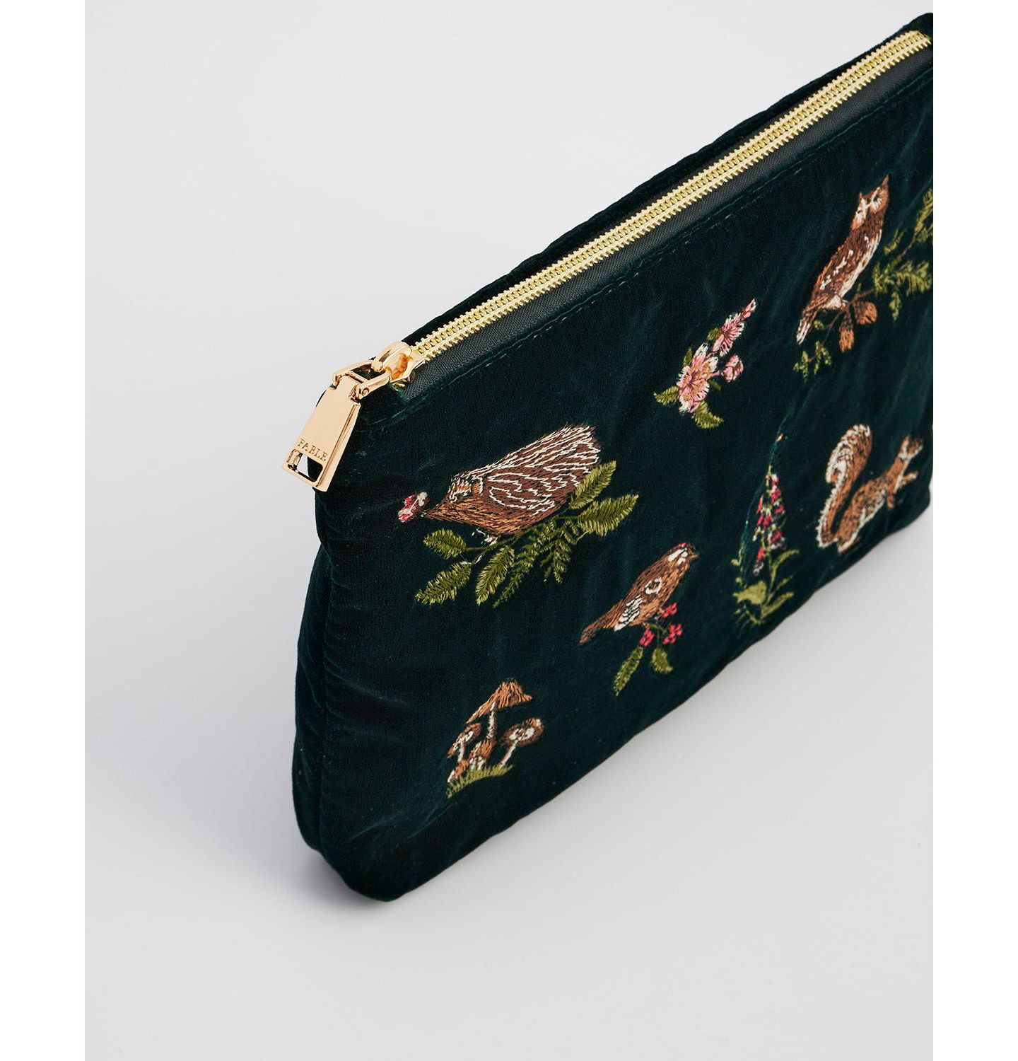 Женские кошельки Fable England Meadow Scene Embroidered Medium Pouch, цвет: Тёмно-зелёный — фото 6