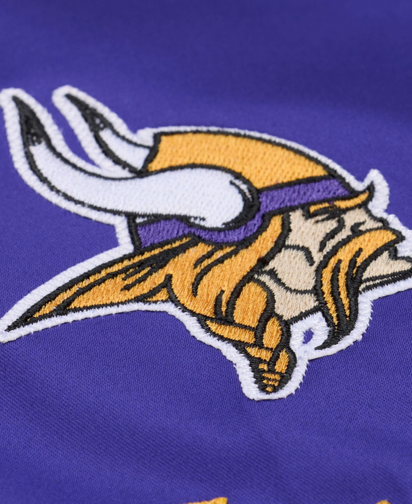 Женская куртка Mitchell & Ness Purple Minnesota Vikings Full-Snap Satin — фото 5