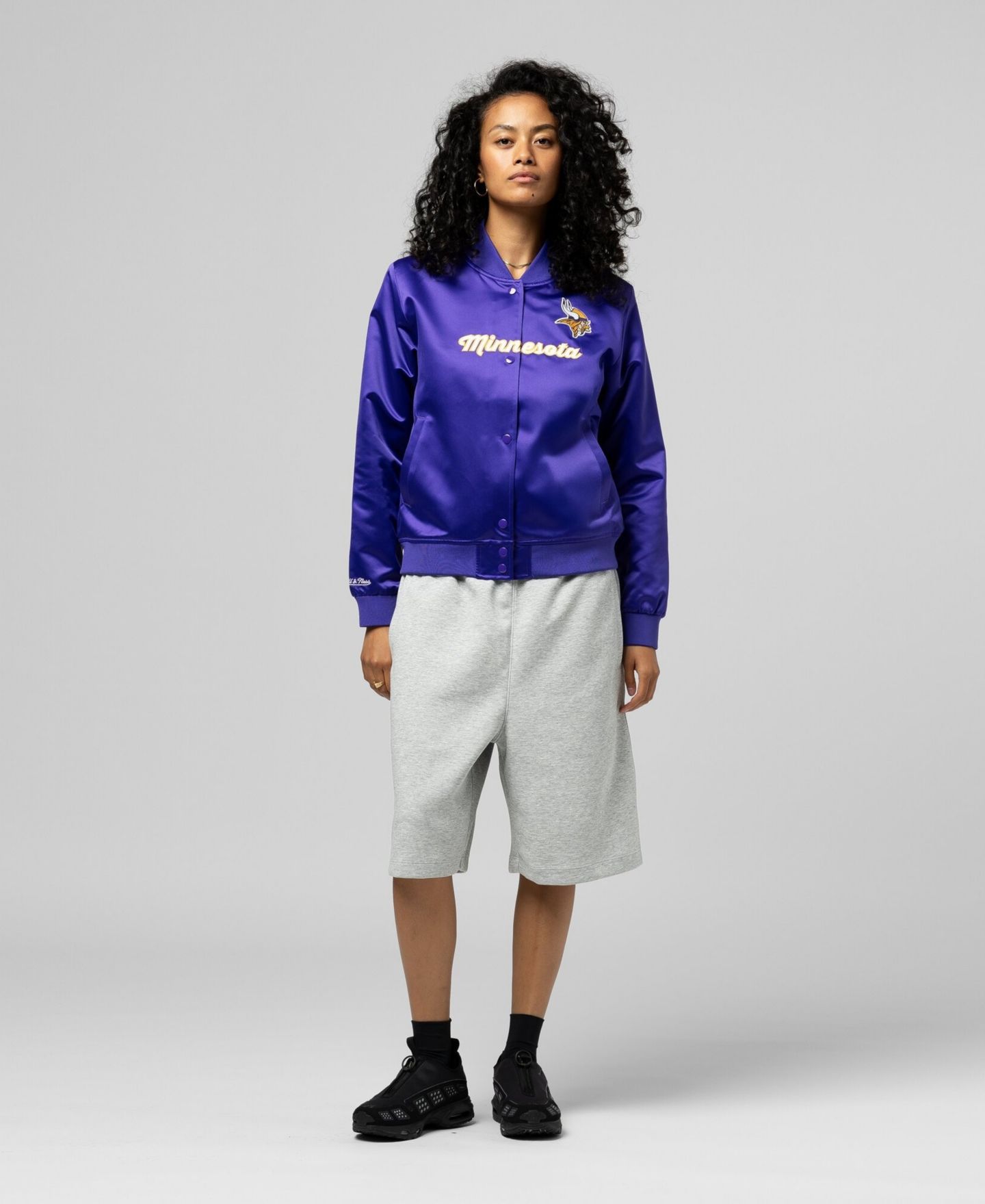 Женская куртка Mitchell & Ness Purple Minnesota Vikings Full-Snap Satin — фото 7