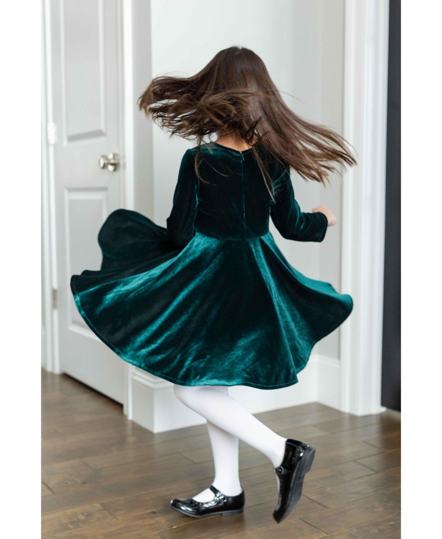 Платье Florence Eiseman Long-Sleeve Stretch Velvet Dress with Hand-Stitched Pearls для девочек-малышей, цвет: Зелёный бархатный — фото 2