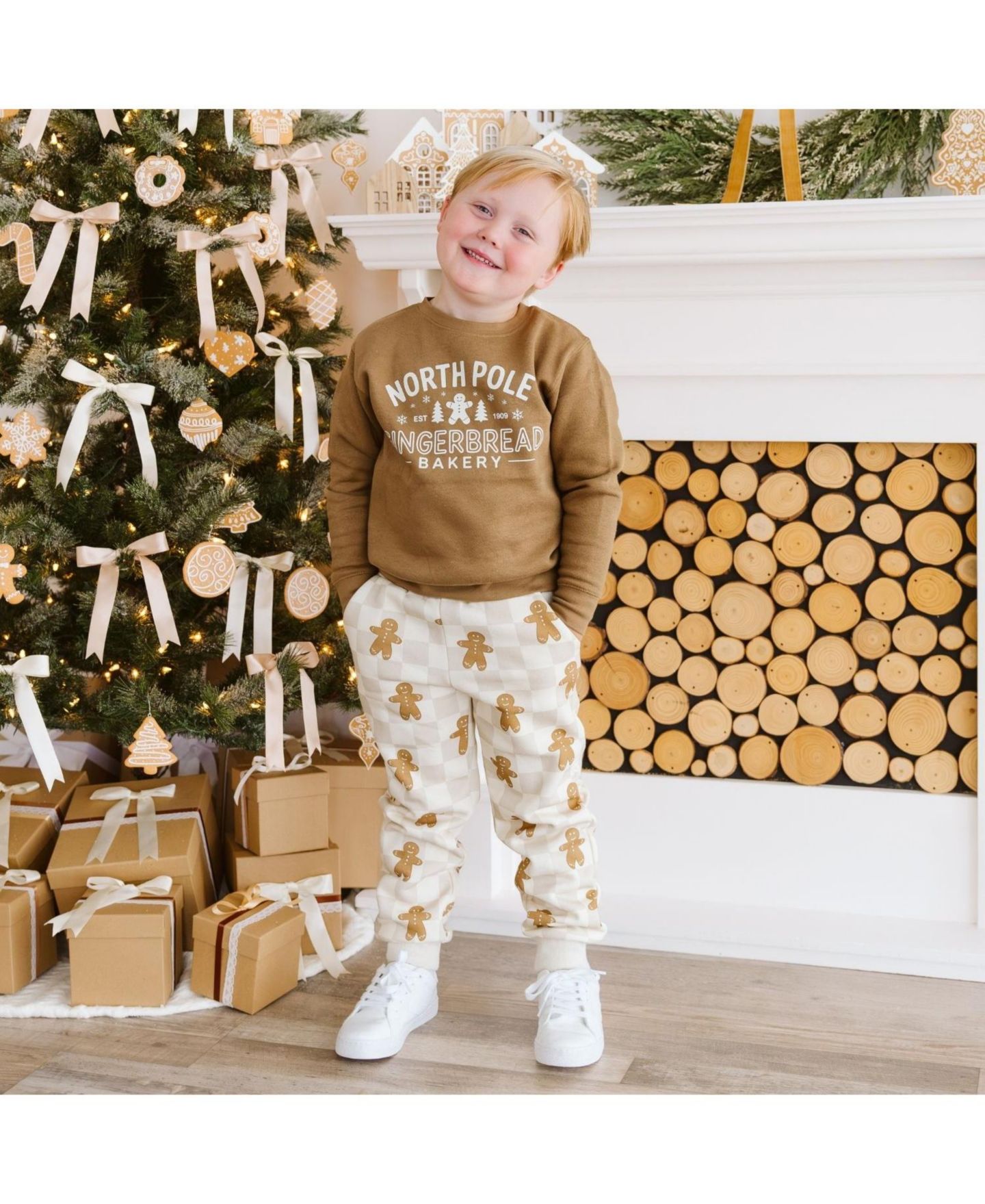 Детские джоггеры Sweet Wink Gingerbread новогодние на резинке, 4-20, цвет: Слоновая кость — фото 6