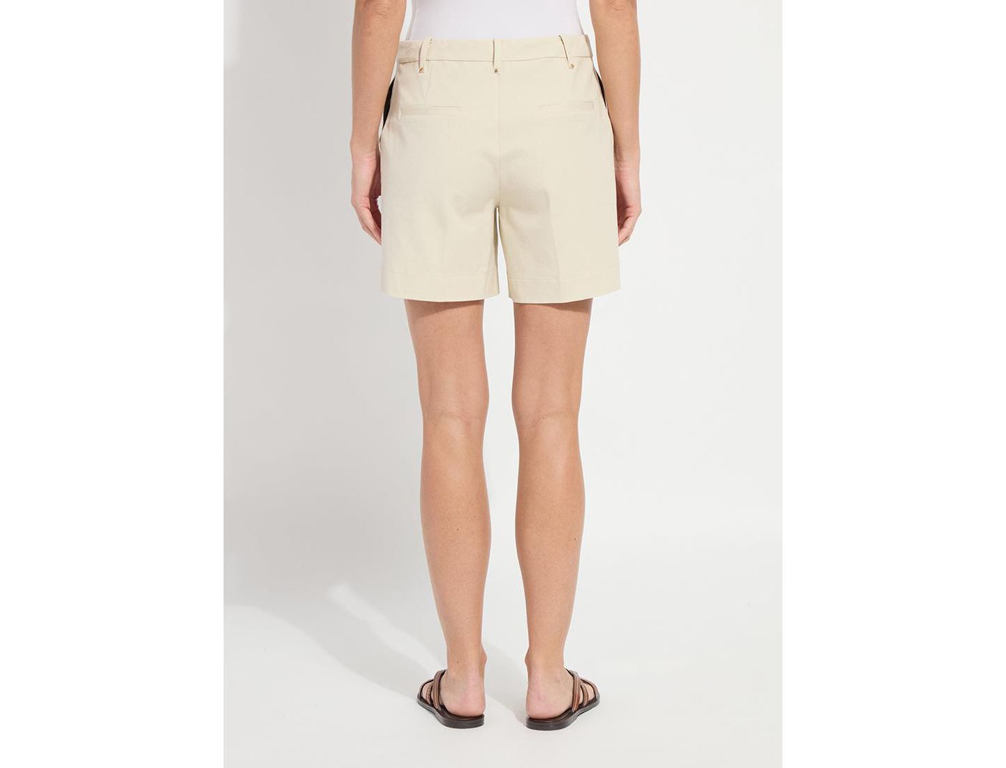 Женские шорты LYSSE Amanda Pull-On Mid-Rise Stretch-Twill Shorts, 6" Inseam, цвет: Бежевый — фото 5