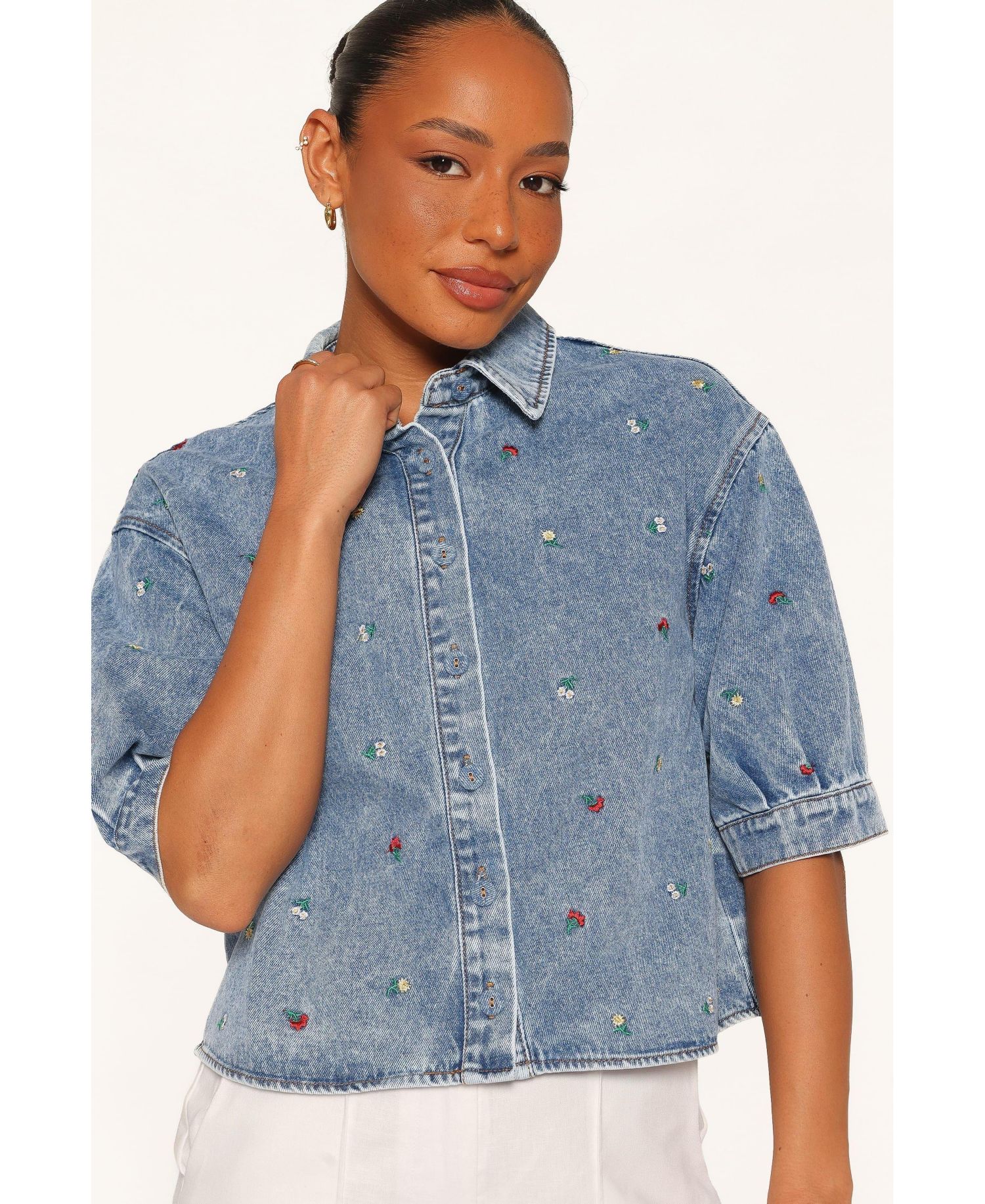 Women's Nerys Embroidered Denim Spread Collar Short-Sleeve Shirt