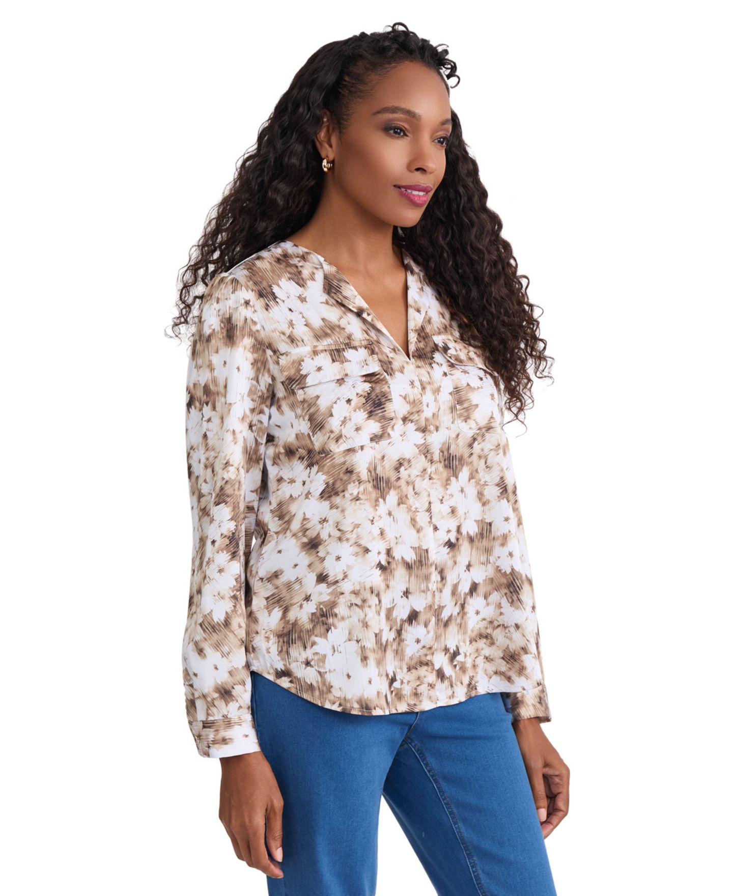 Женская блузка Jones New York Simplified Utility Floral Long-Sleeve V-Neck, цвет: Cafe Au Lait — фото 2