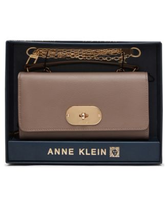 Boxed Oval Turn-Lock Chain Wallet 
