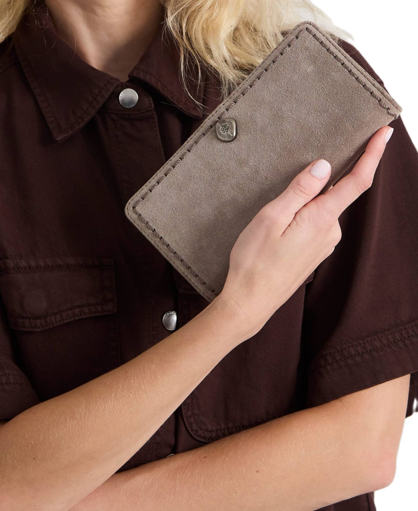 Женский кошелёк The Sak Mira Large Leather Bifold Wallet, цвет: Серо-бежевый — фото 3