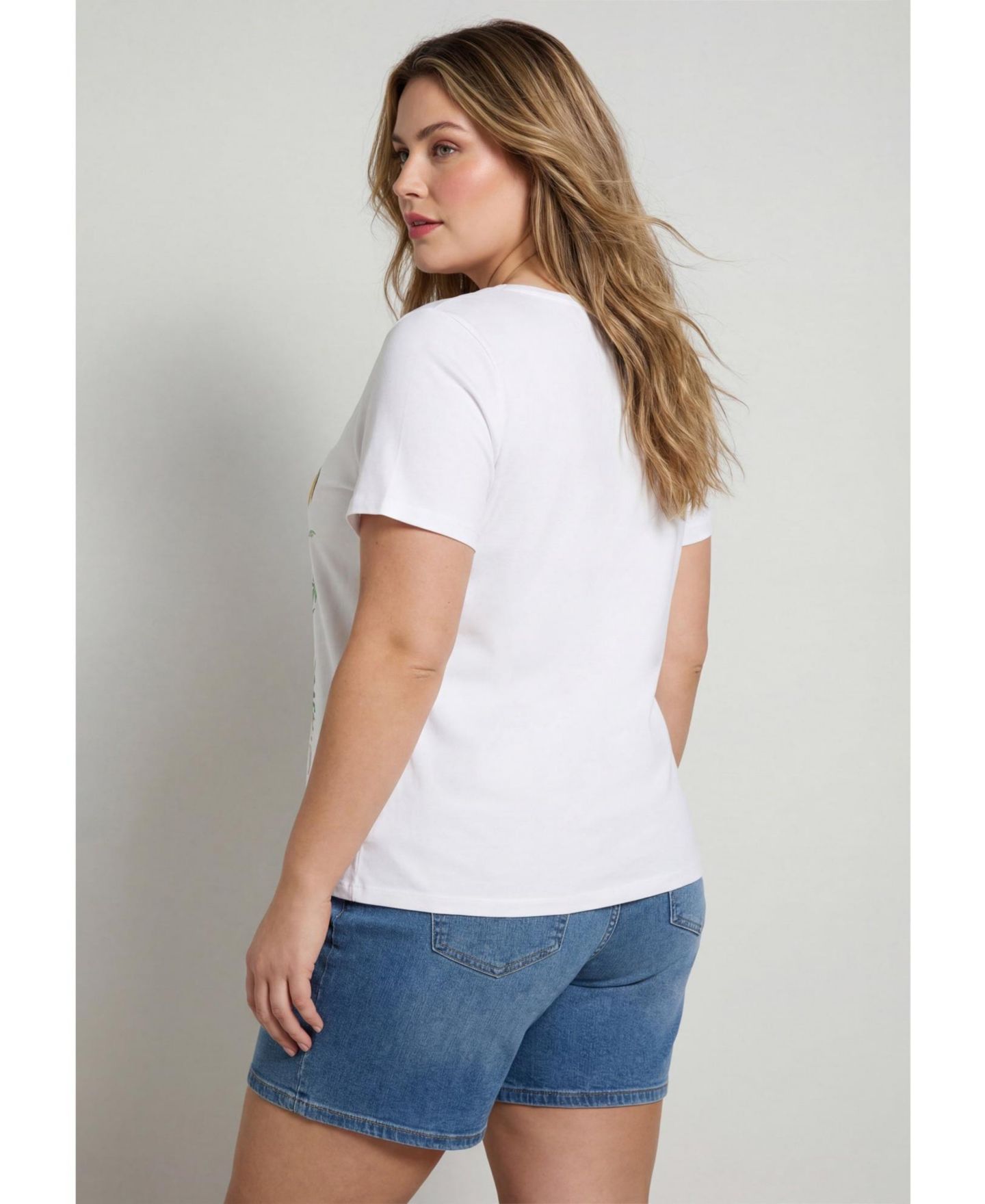 Женская футболка Avenue Plus Size Scoop Neck Tee Graphic, цвет: Белый — фото 4