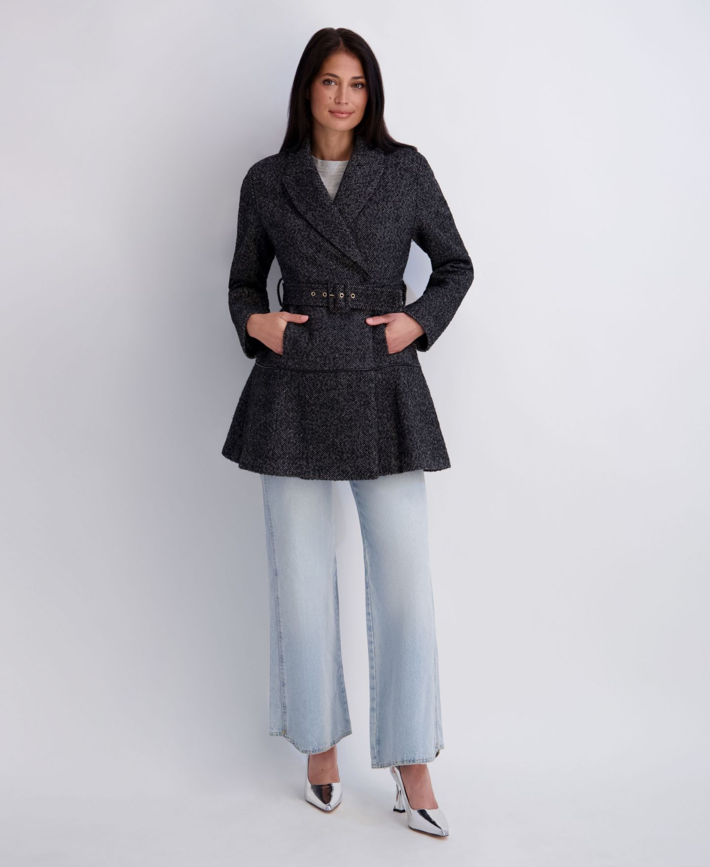 Женская куртка Kensie Belted Herringbone Tweed Skirted Wool, цвет: Чёрный / Белый — фото 3