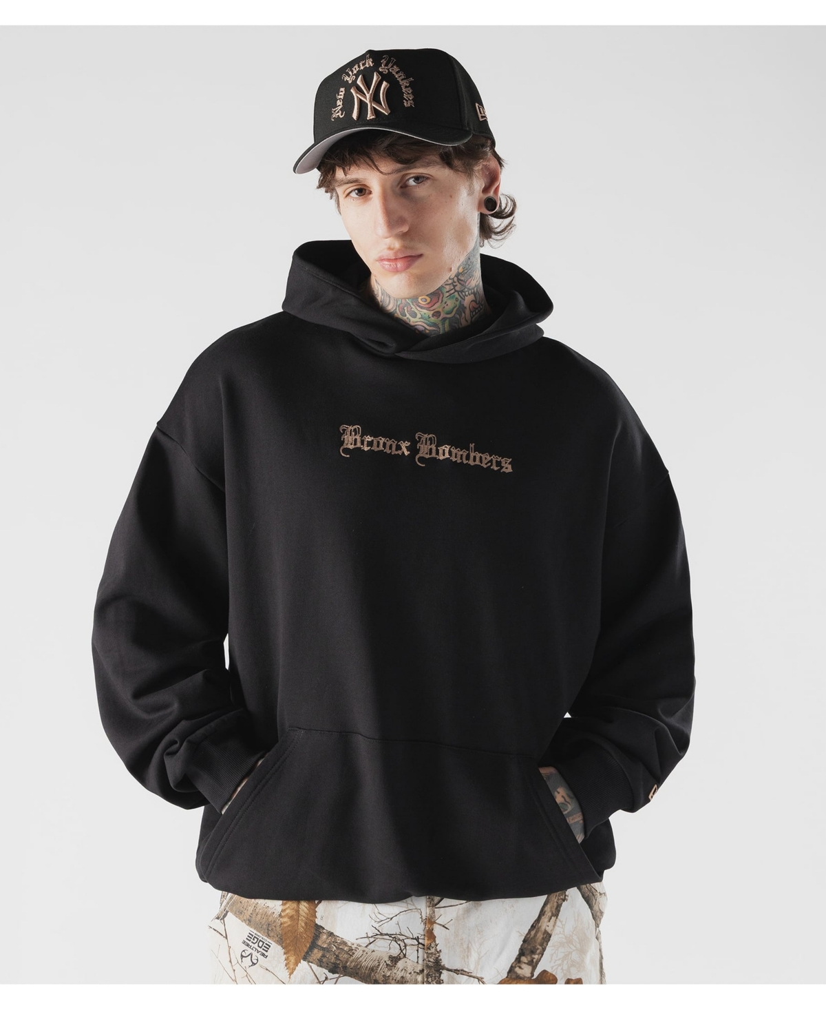 New Era Men's Black York Yankees Heritage Gothic Lettering Pullover Hoodie