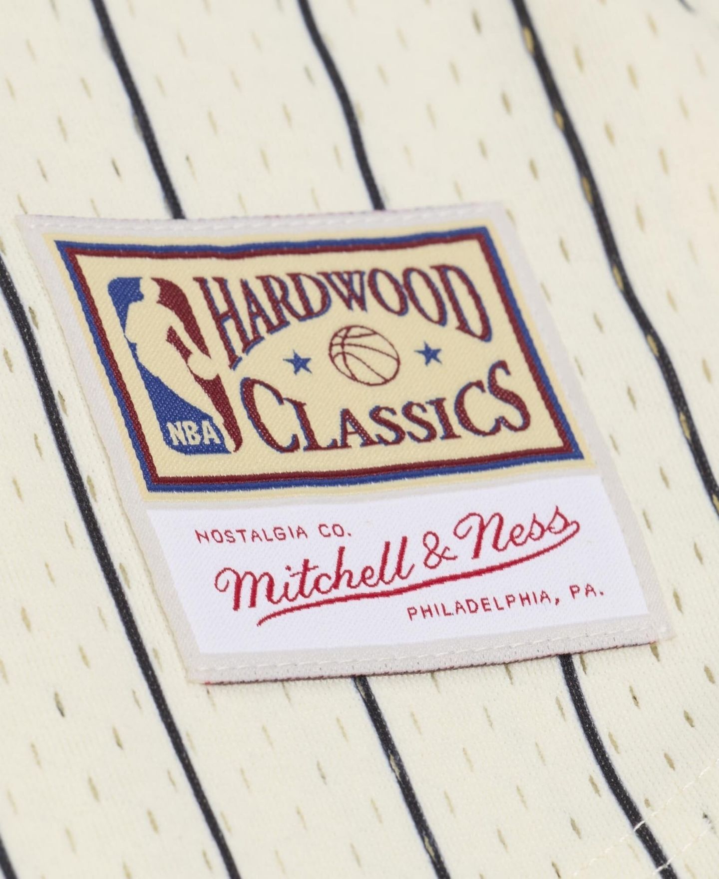 Мужской топ Mitchell & Ness Allen Iverson Cream Philadelphia 76ers Player Mesh Button-Front Jersey — фото 16