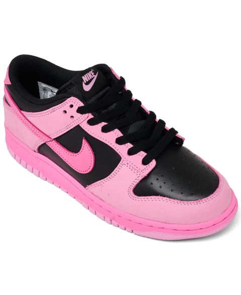 Кроссовки Nike Dunk Low SE Lifestyle Sneakers from Finish Line для мальчиков, цвет: Розовый / Чёрный
