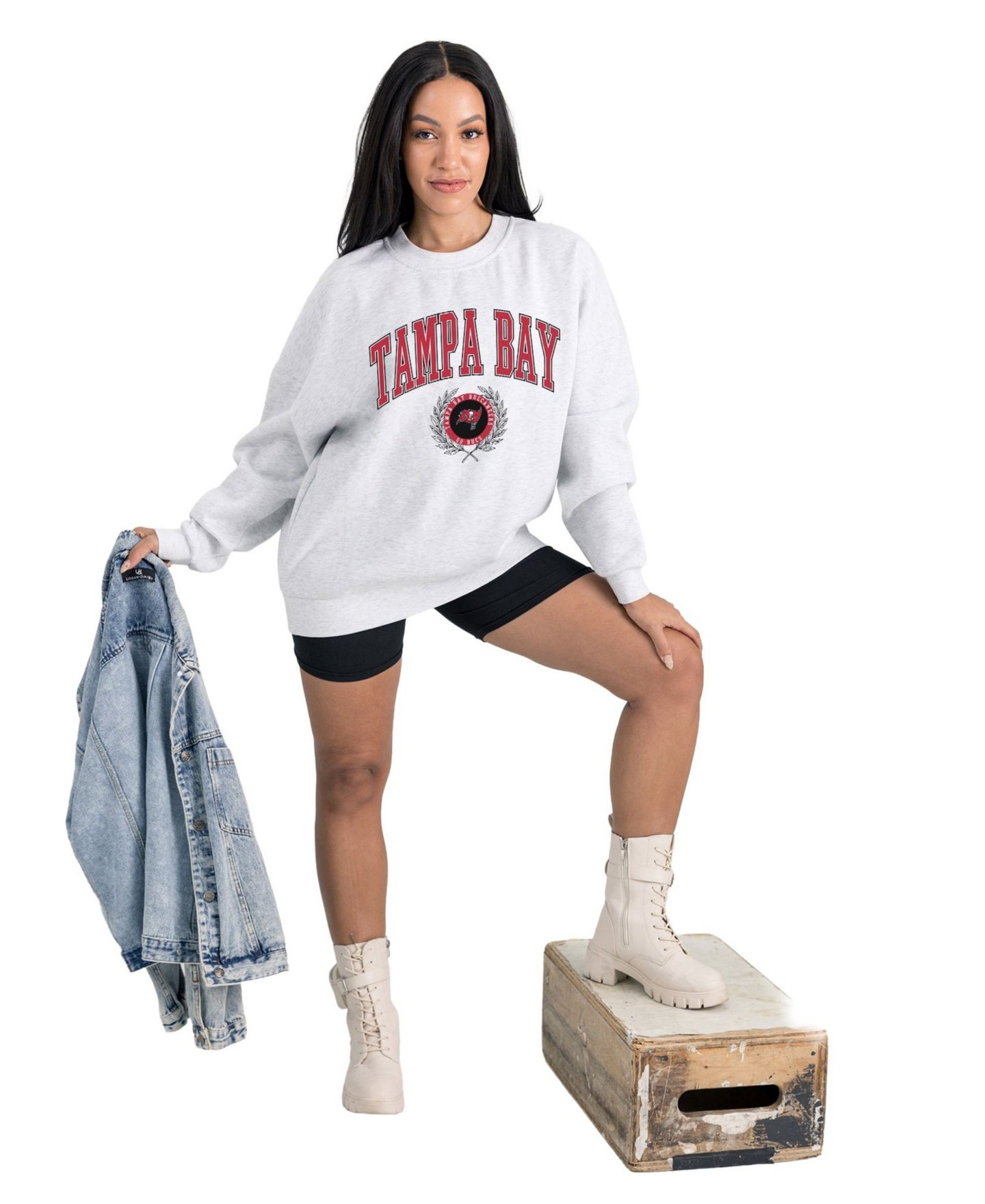 Женская толстовка Gameday Couture Ash Tampa Bay Buccaneers Traditional Logo Oversized Premium Fleece Pullover — фото 2