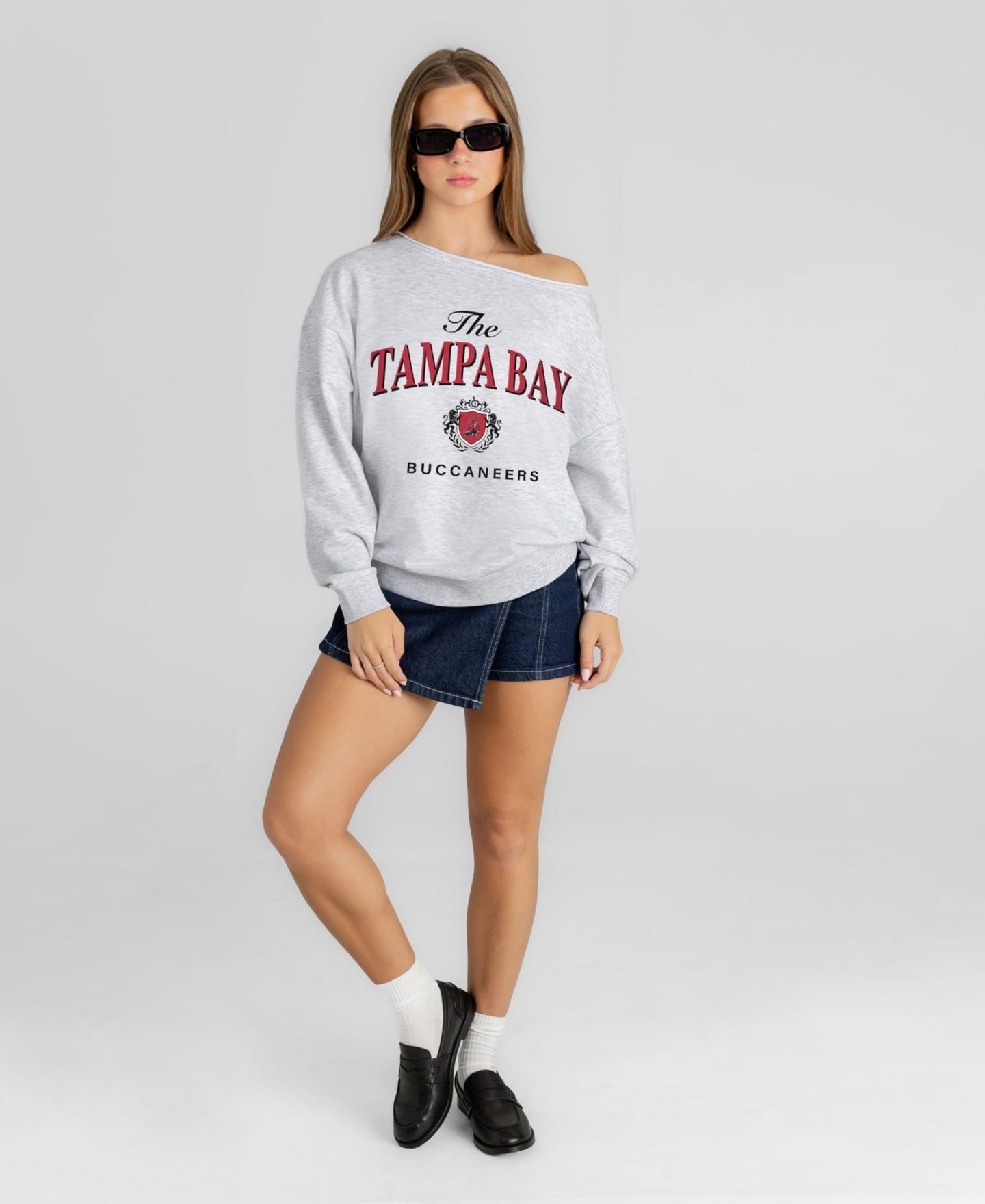 Женская толстовка Gameday Couture Ash Tampa Bay Buccaneers Offsides Energy Off-Shoulder — фото 3