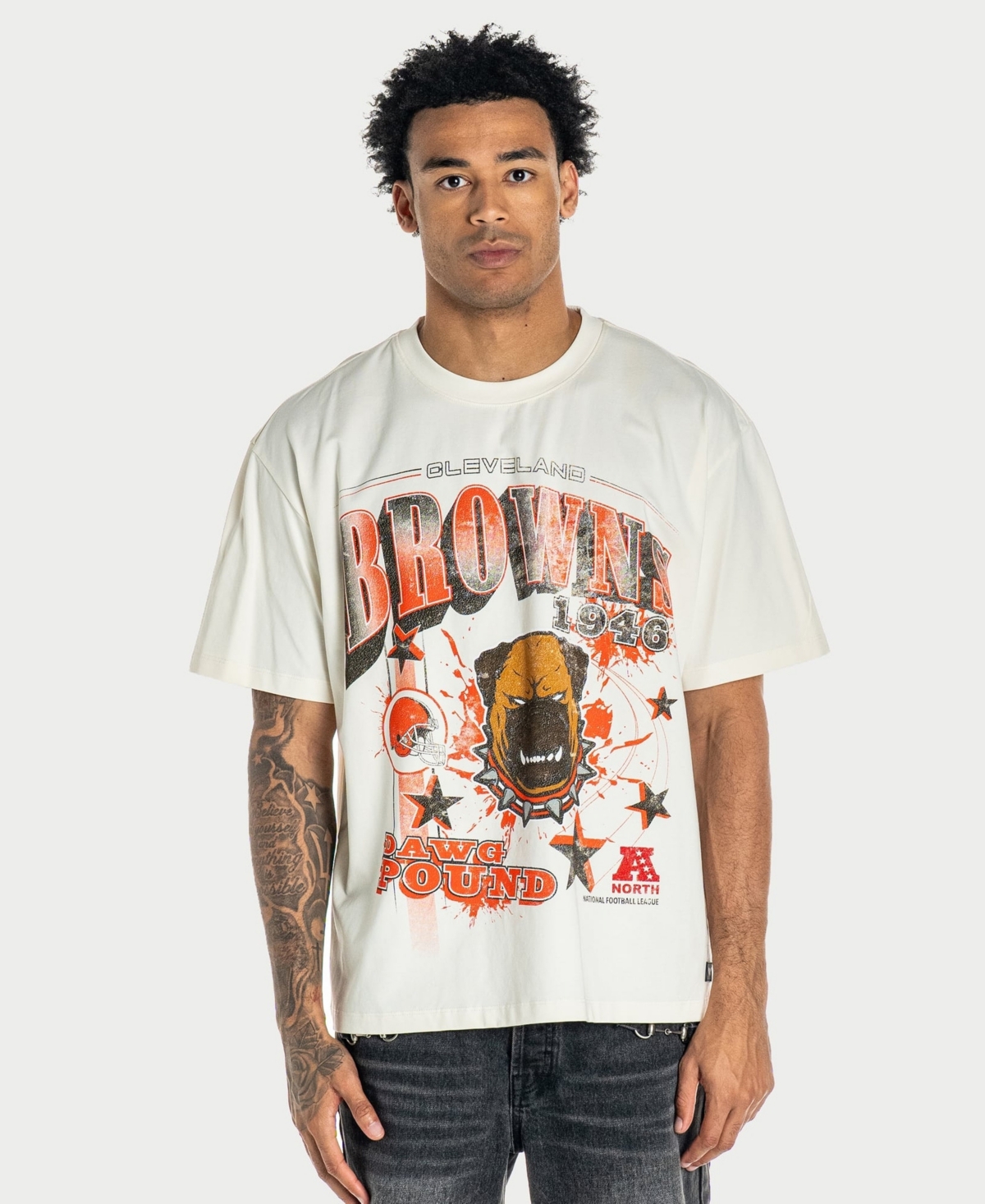 The Wild Collective Men's and Women's Cream Cleveland Browns Oversized Graphic Streetwear T-Shirt - Cream