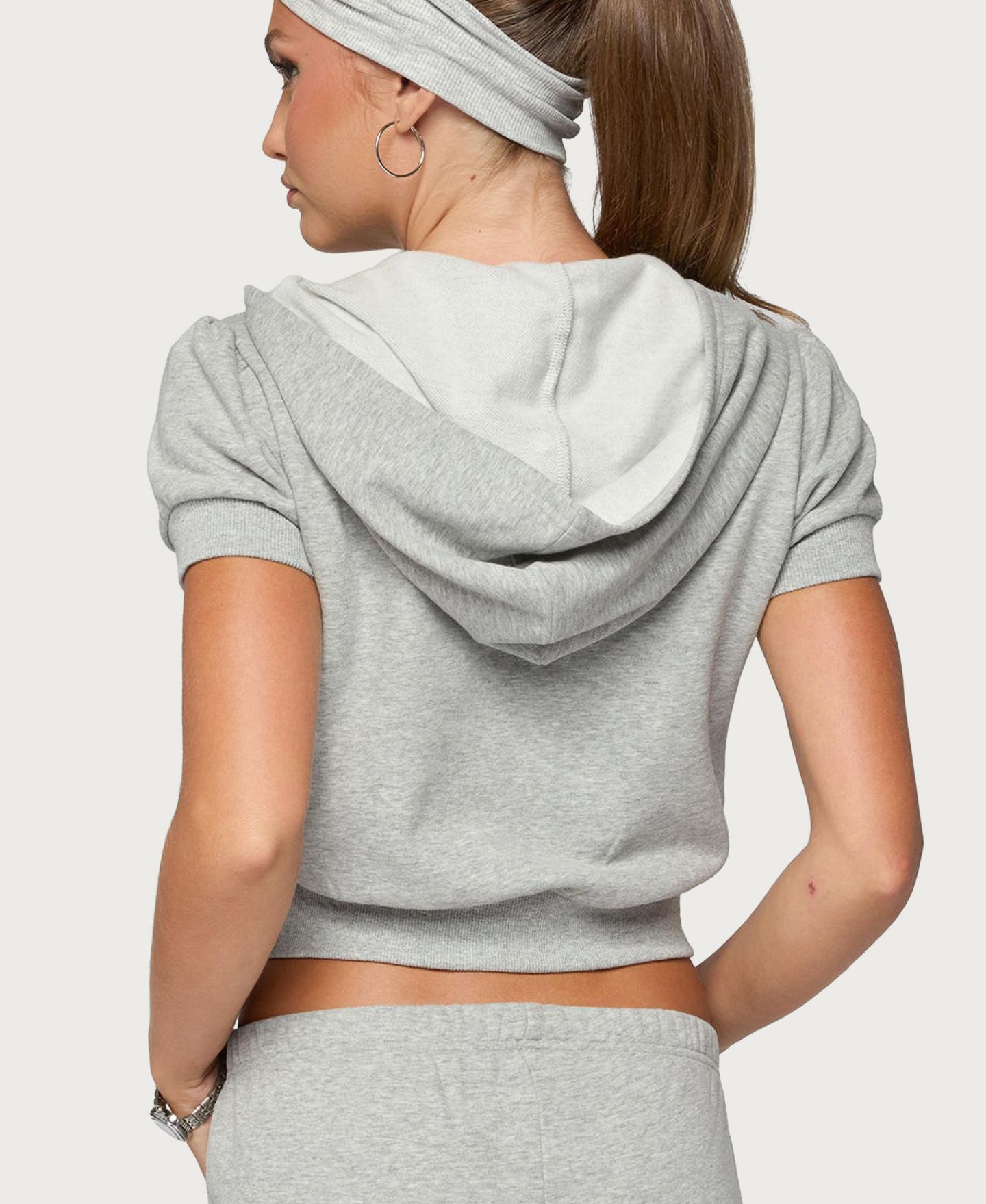 Женский топ Edikted Rachel Short-Sleeve Hooded Cropped, цвет: Серый меланжевый — фото 3