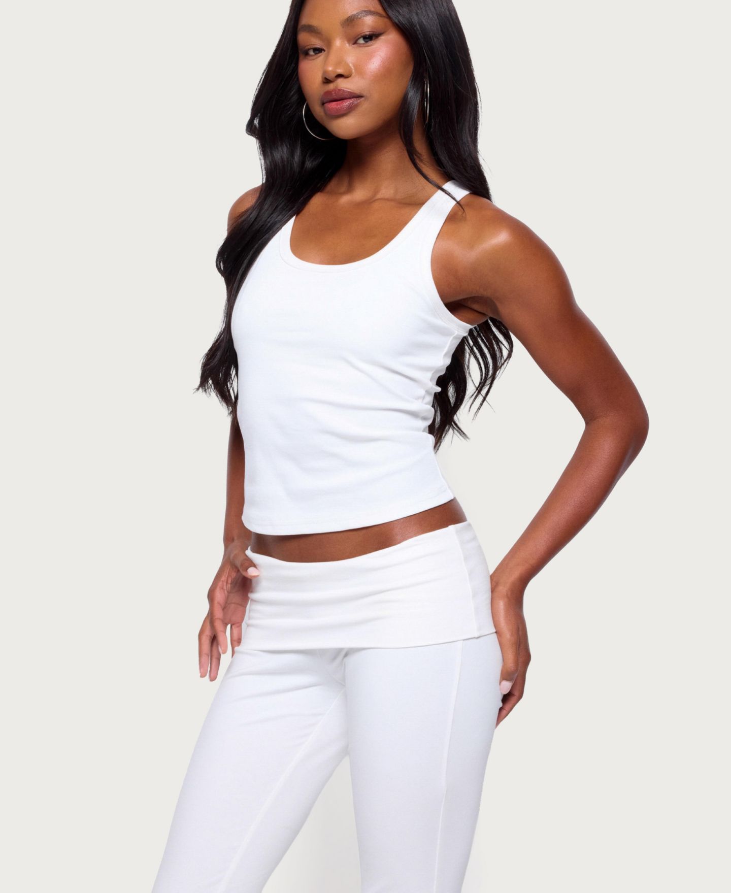 Женский топ Edikted Ailsa Ribbed Built In Bra Tank Top, цвет: Белый — фото 4