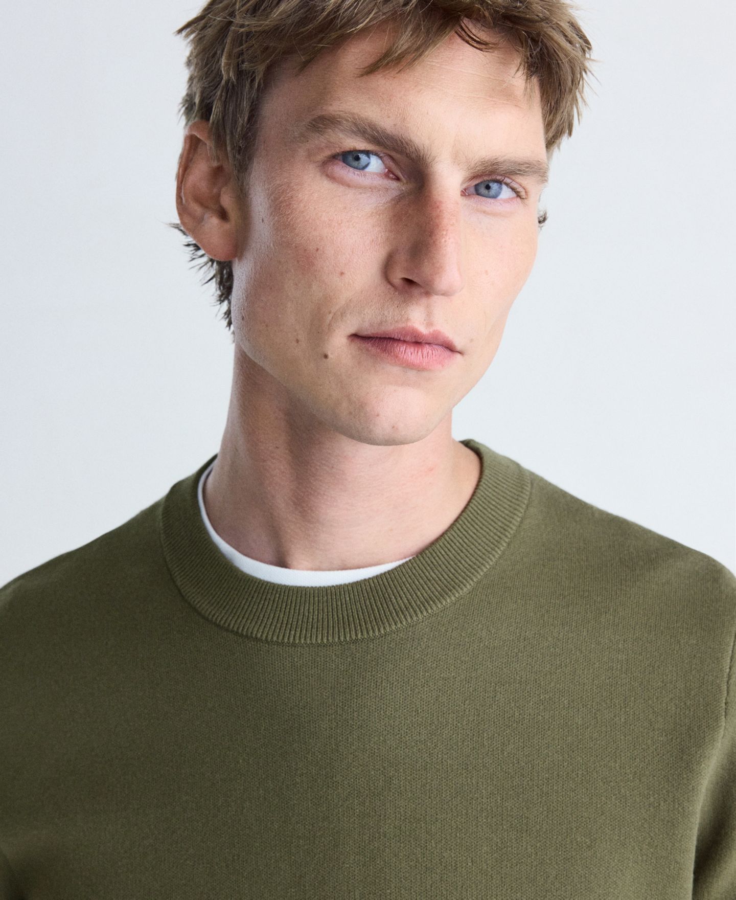 Мужской свитер Mango Luxus Slim-Fit Long-Sleeve Crewneck, цвет: Хаки — фото 3