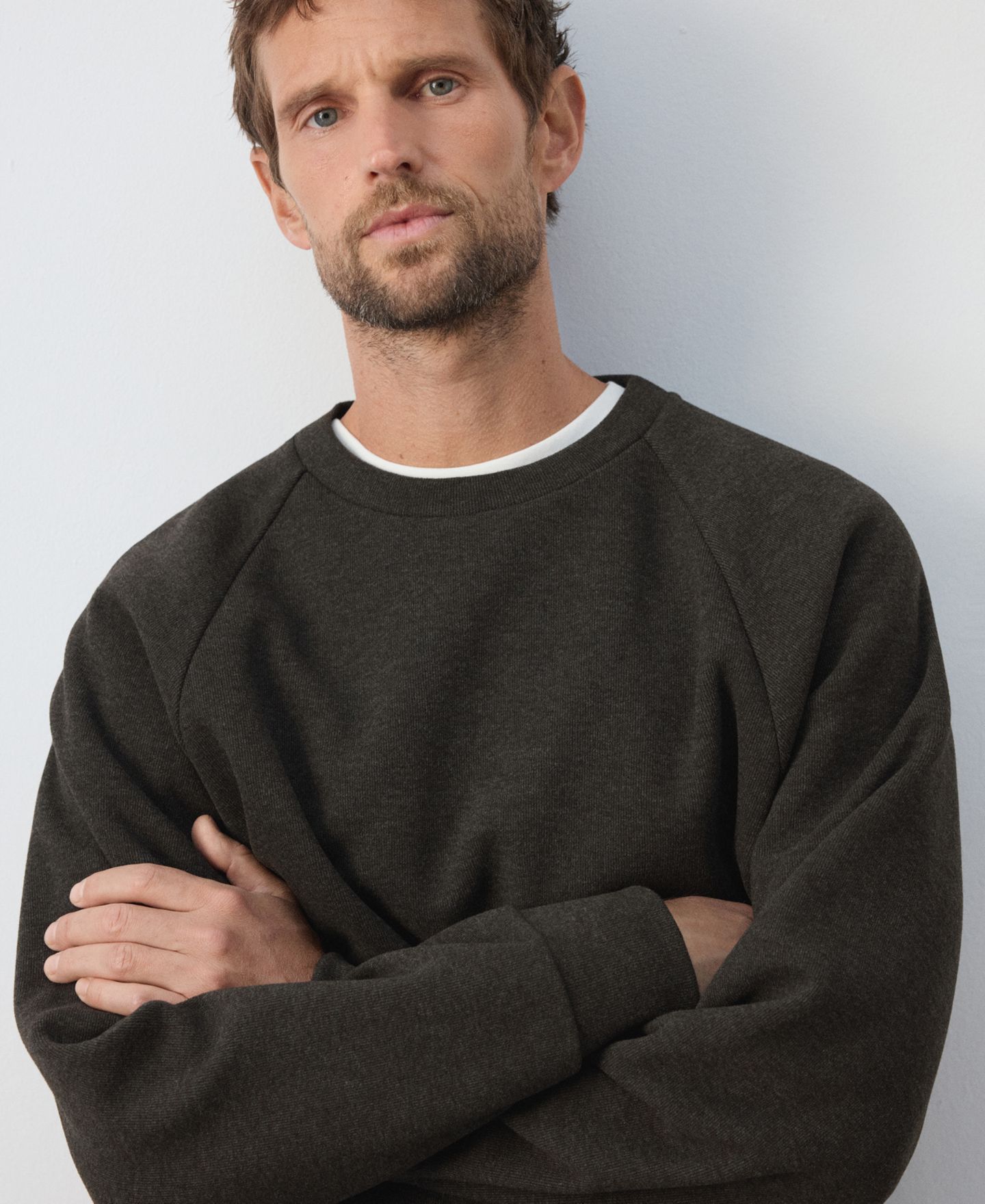 Мужская толстовка Mango Sudadera Pom Crewneck Pullover, цвет: Коричневый — фото 4